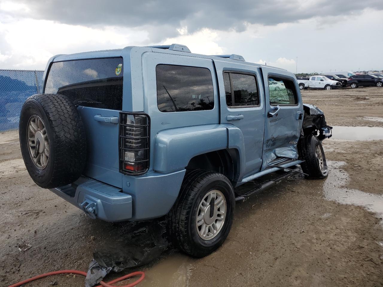 Photo 2 VIN: 5GTDN136168128047 - HUMMER H3 