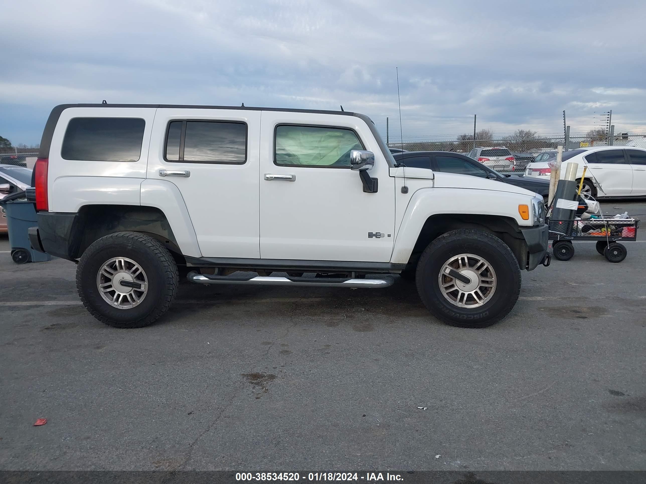 Photo 12 VIN: 5GTDN136168131529 - HUMMER H3 