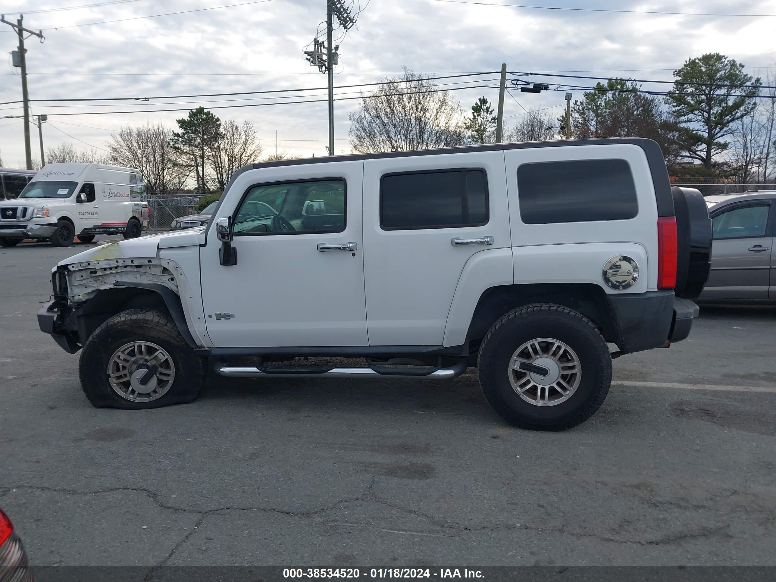 Photo 13 VIN: 5GTDN136168131529 - HUMMER H3 