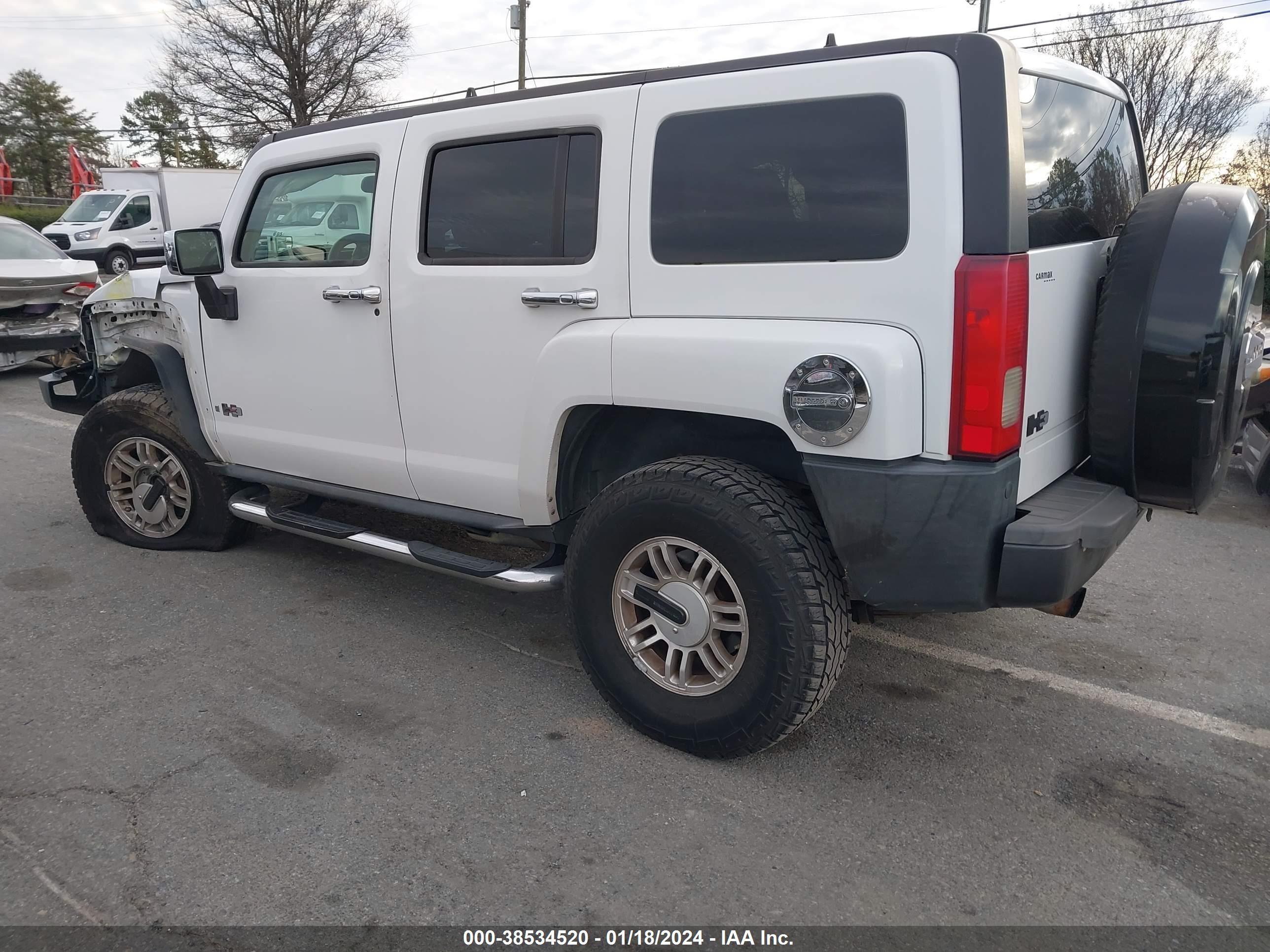 Photo 2 VIN: 5GTDN136168131529 - HUMMER H3 