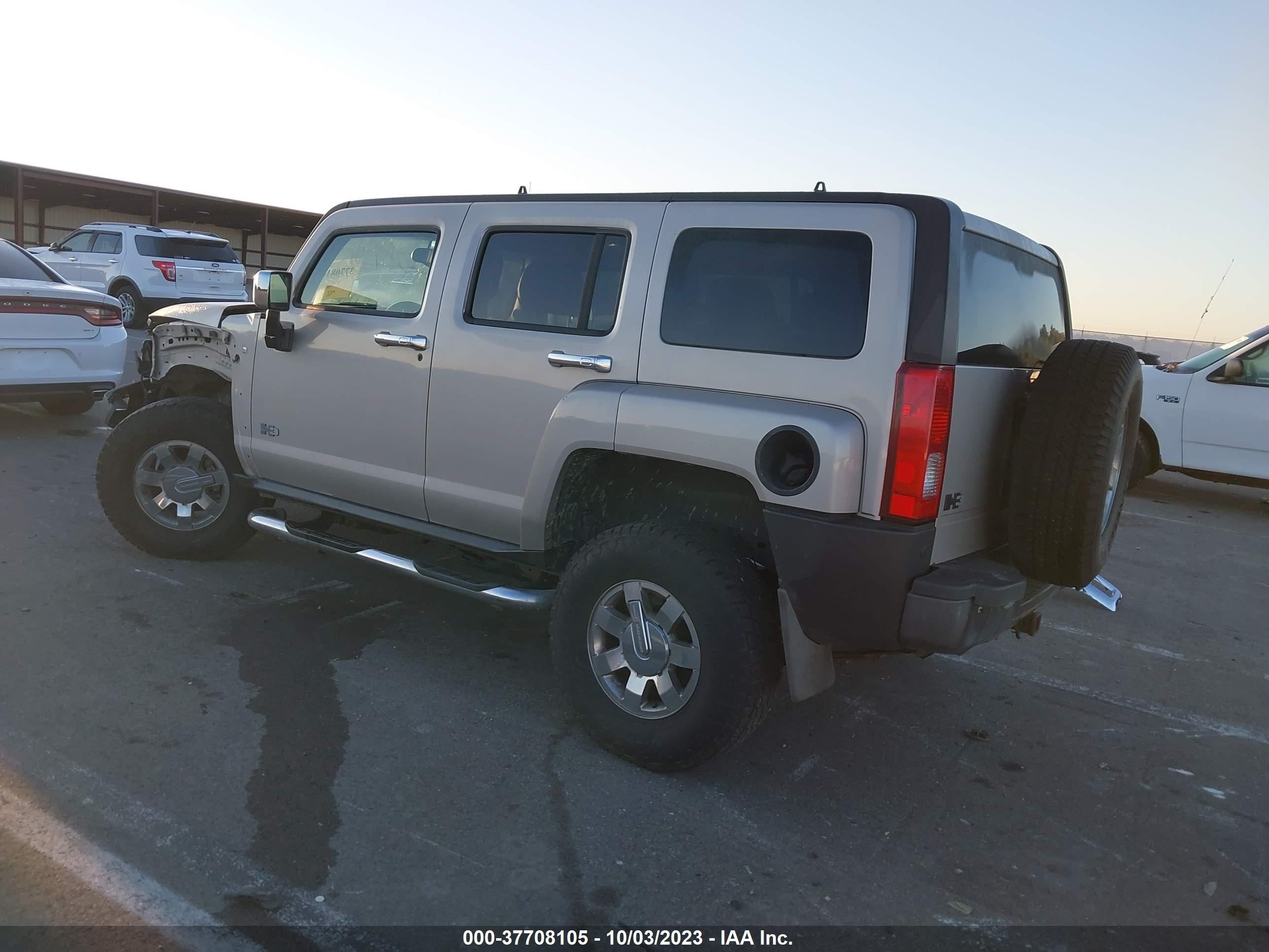 Photo 2 VIN: 5GTDN136168227449 - HUMMER H3 