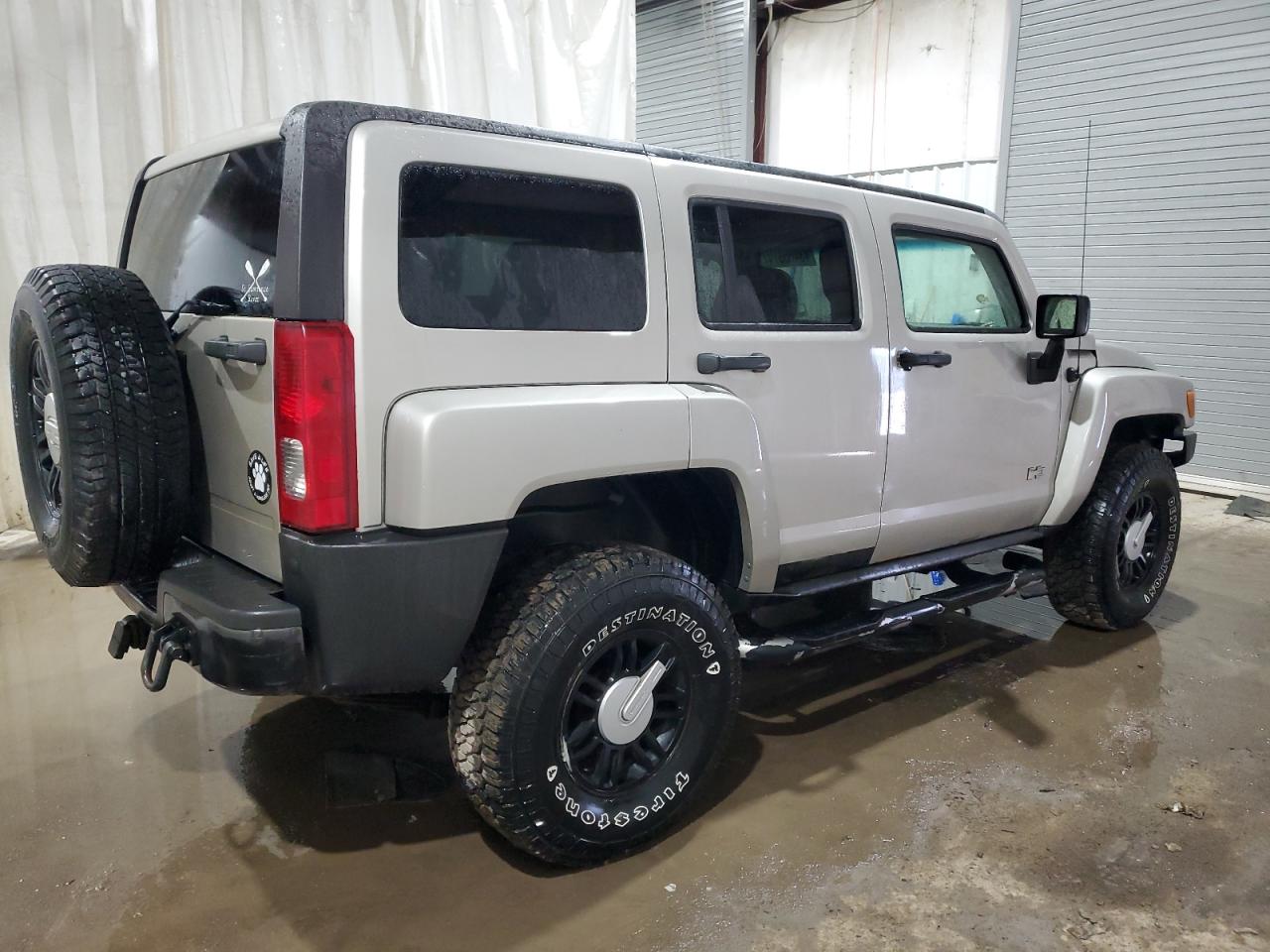 Photo 2 VIN: 5GTDN136168297856 - HUMMER H3 