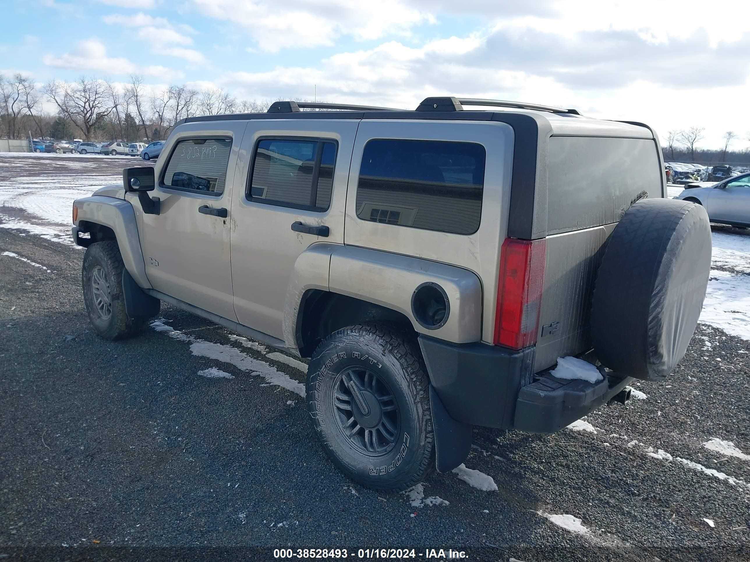 Photo 2 VIN: 5GTDN136268327253 - HUMMER H3 