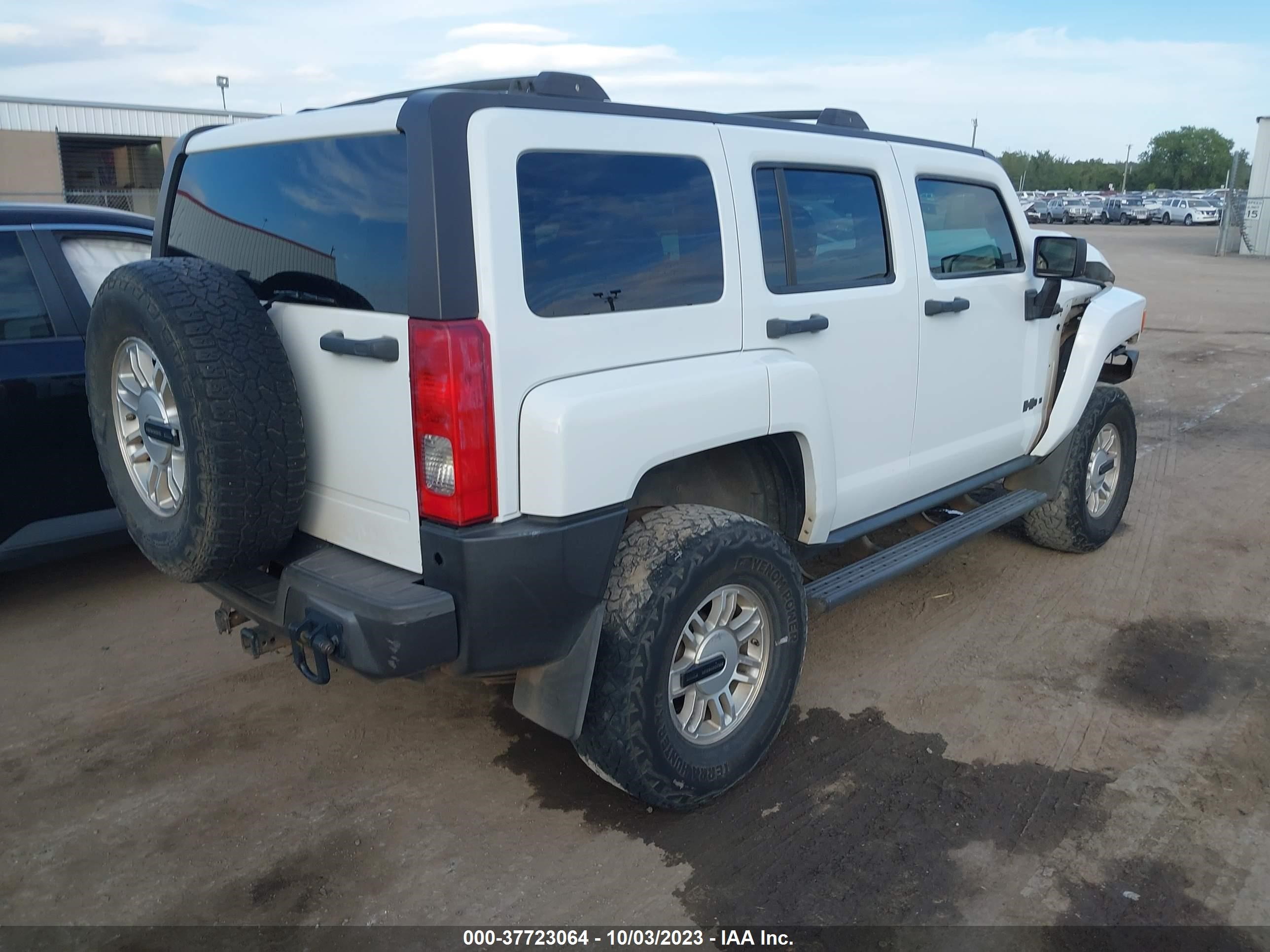 Photo 3 VIN: 5GTDN136468102655 - HUMMER H3 