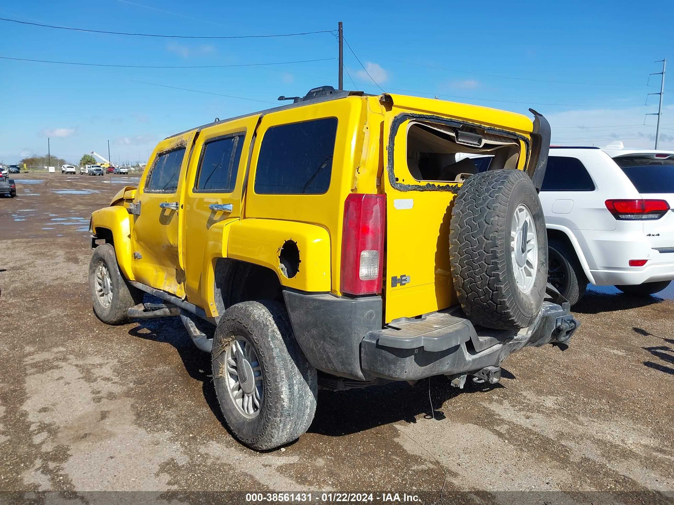 Photo 2 VIN: 5GTDN136468206420 - HUMMER H3 