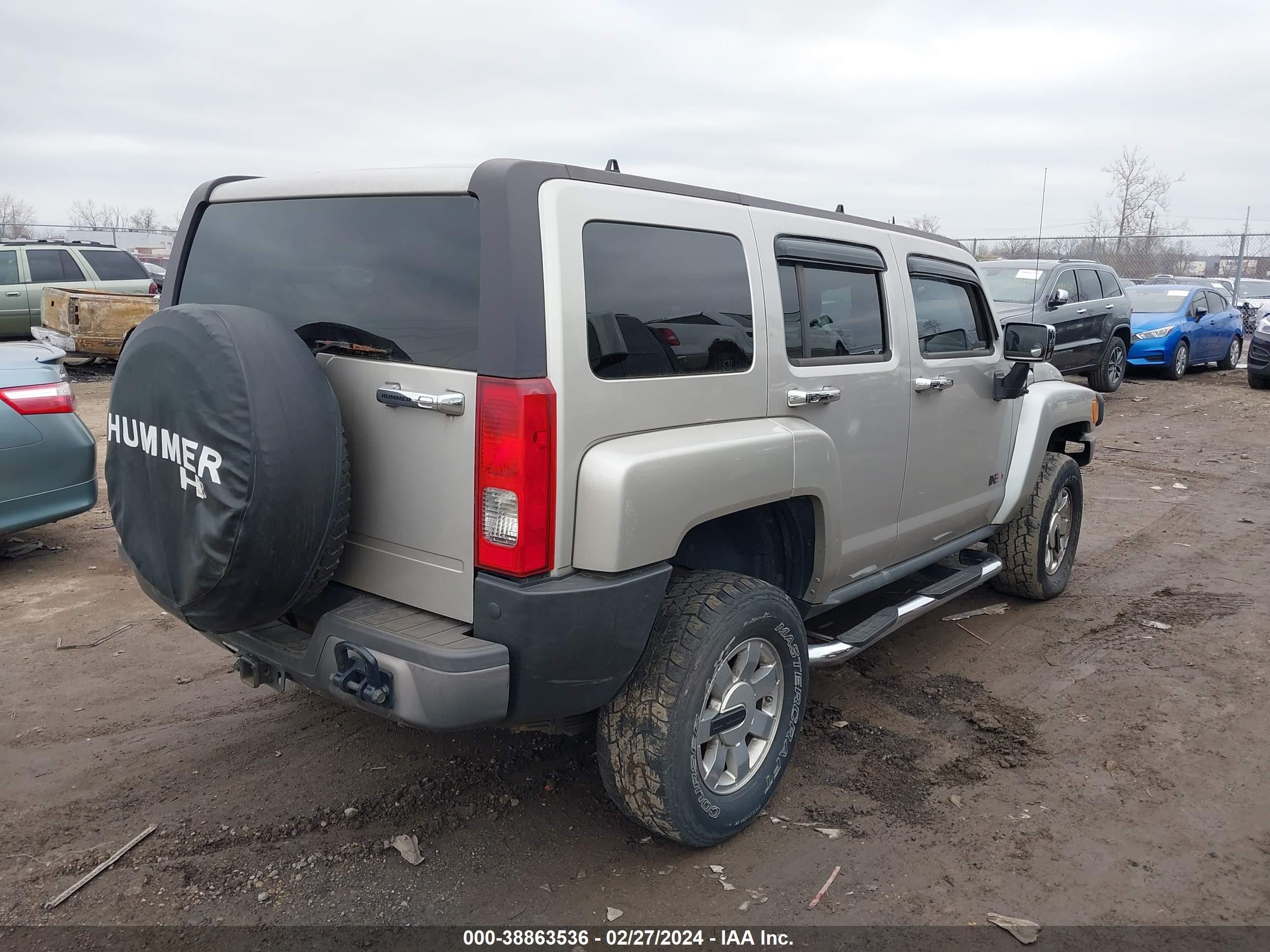 Photo 3 VIN: 5GTDN136568153453 - HUMMER H2 