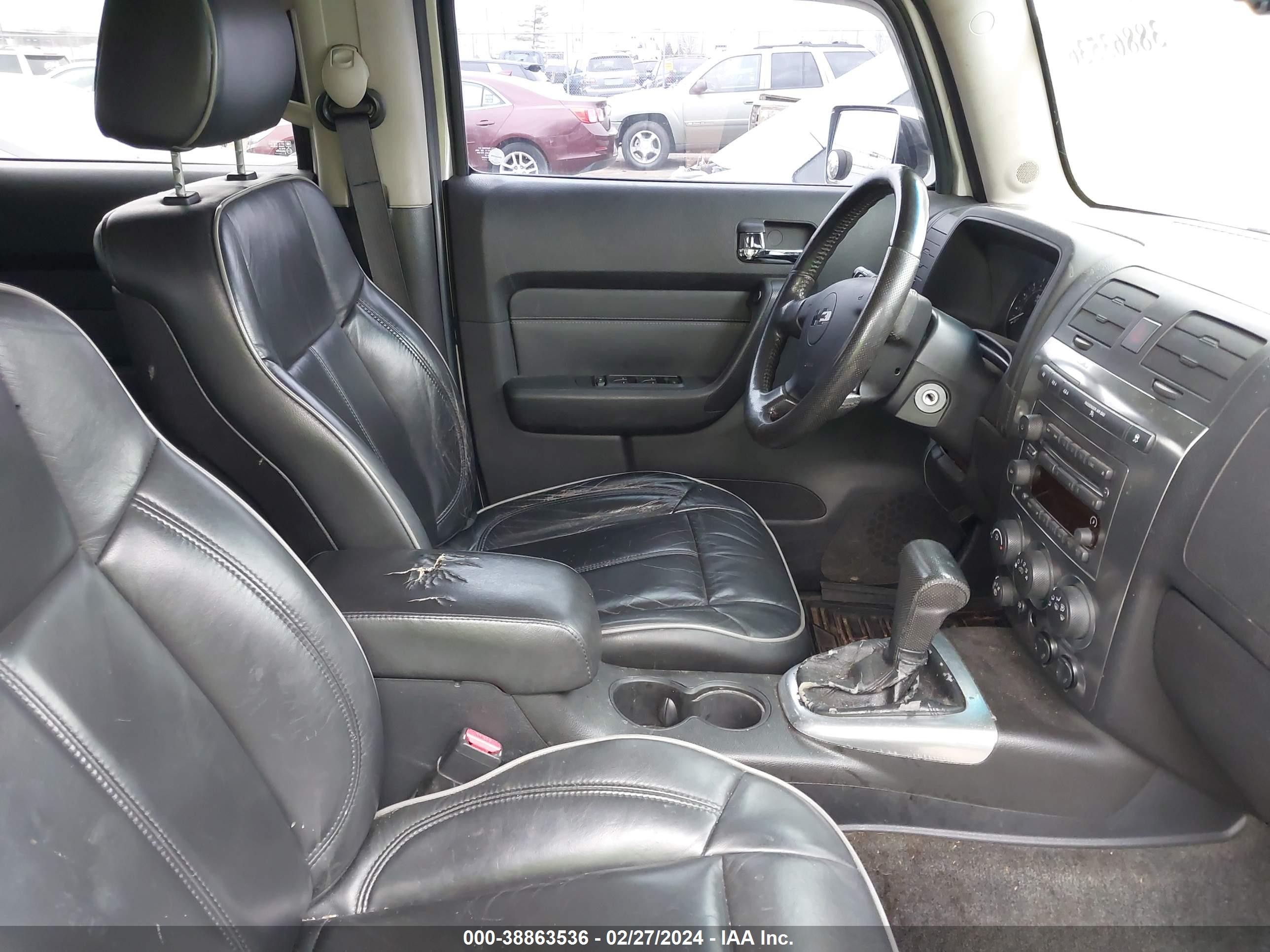 Photo 4 VIN: 5GTDN136568153453 - HUMMER H2 