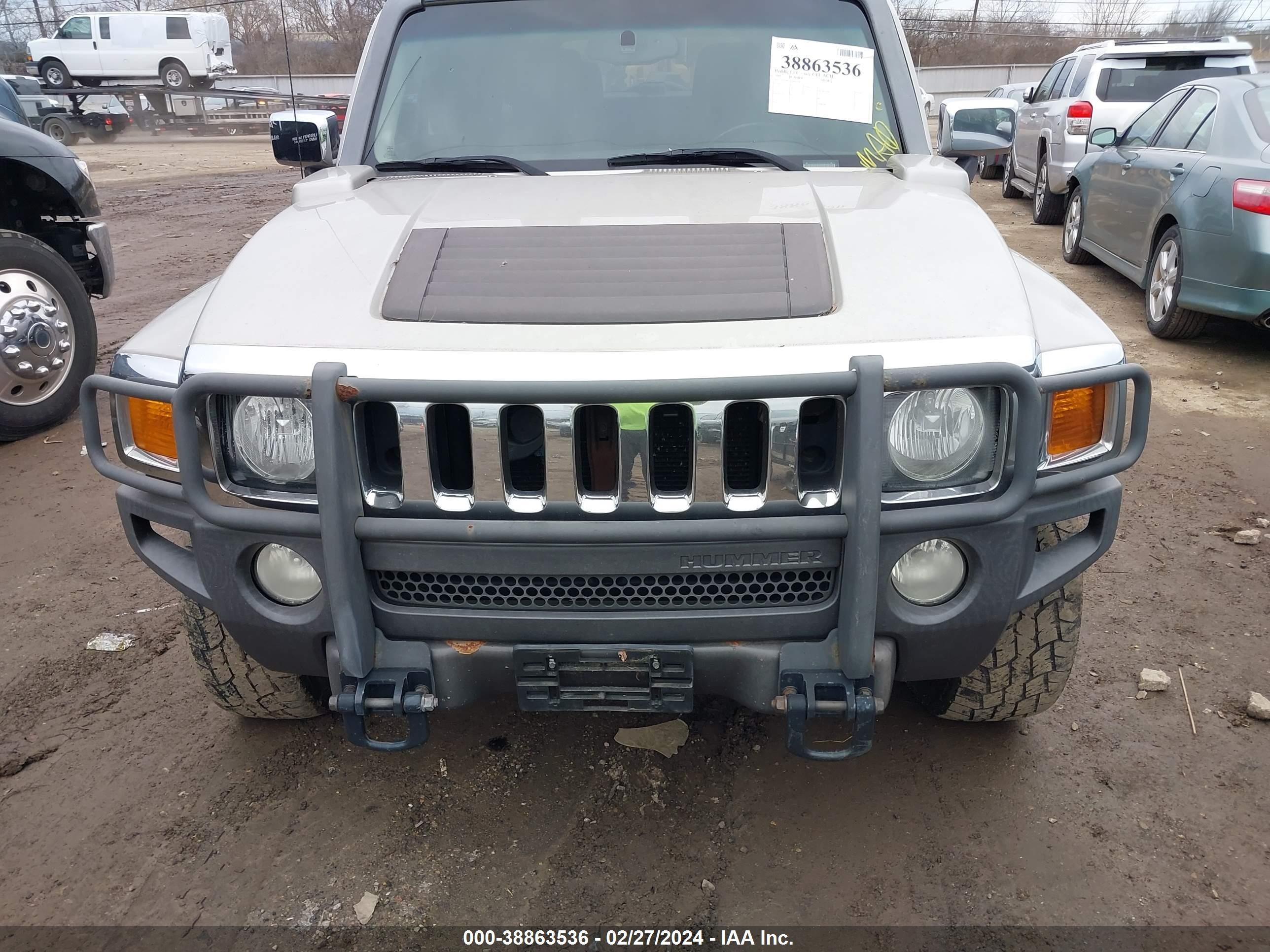 Photo 5 VIN: 5GTDN136568153453 - HUMMER H2 