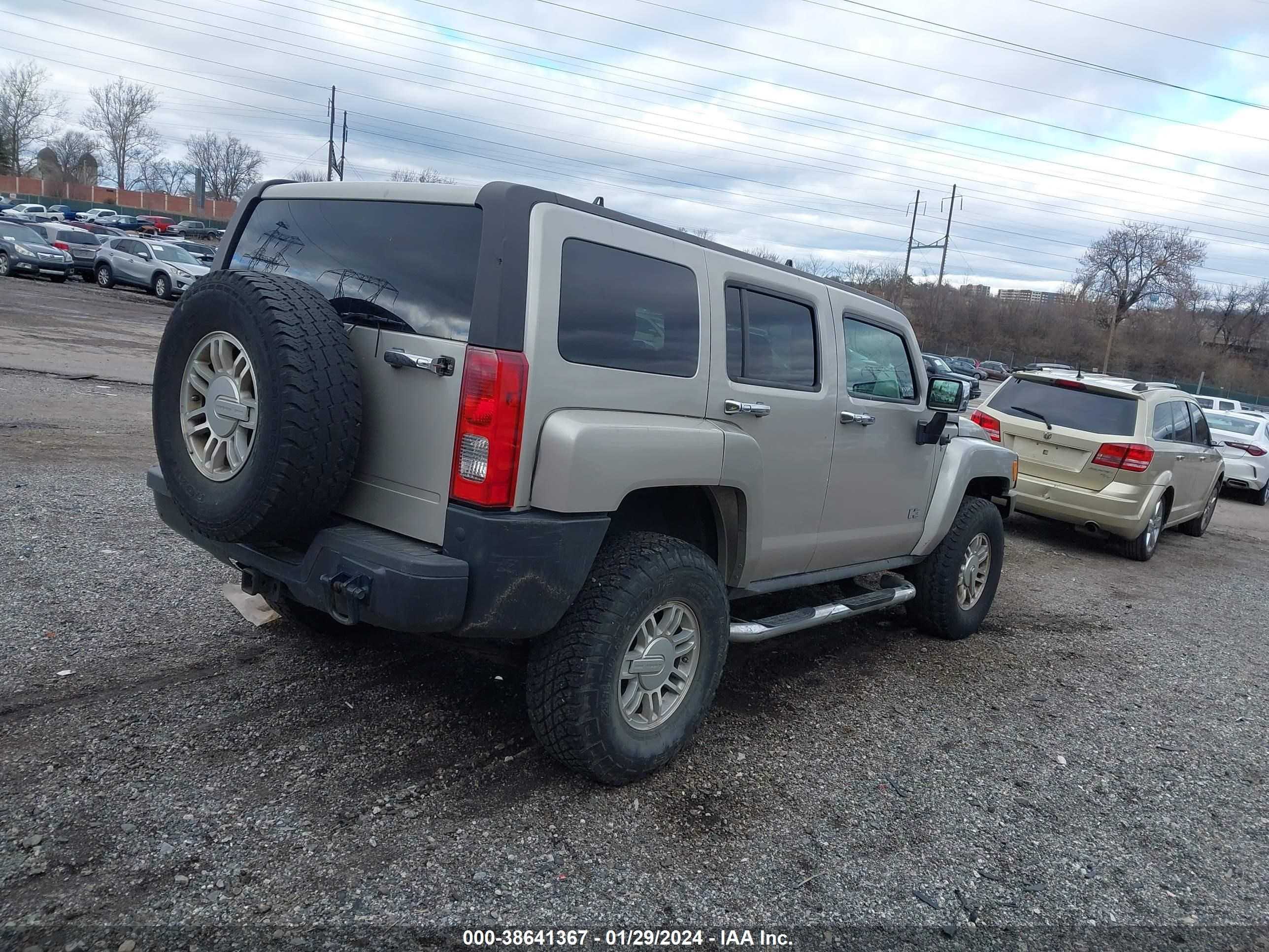 Photo 3 VIN: 5GTDN136568240415 - HUMMER H3 