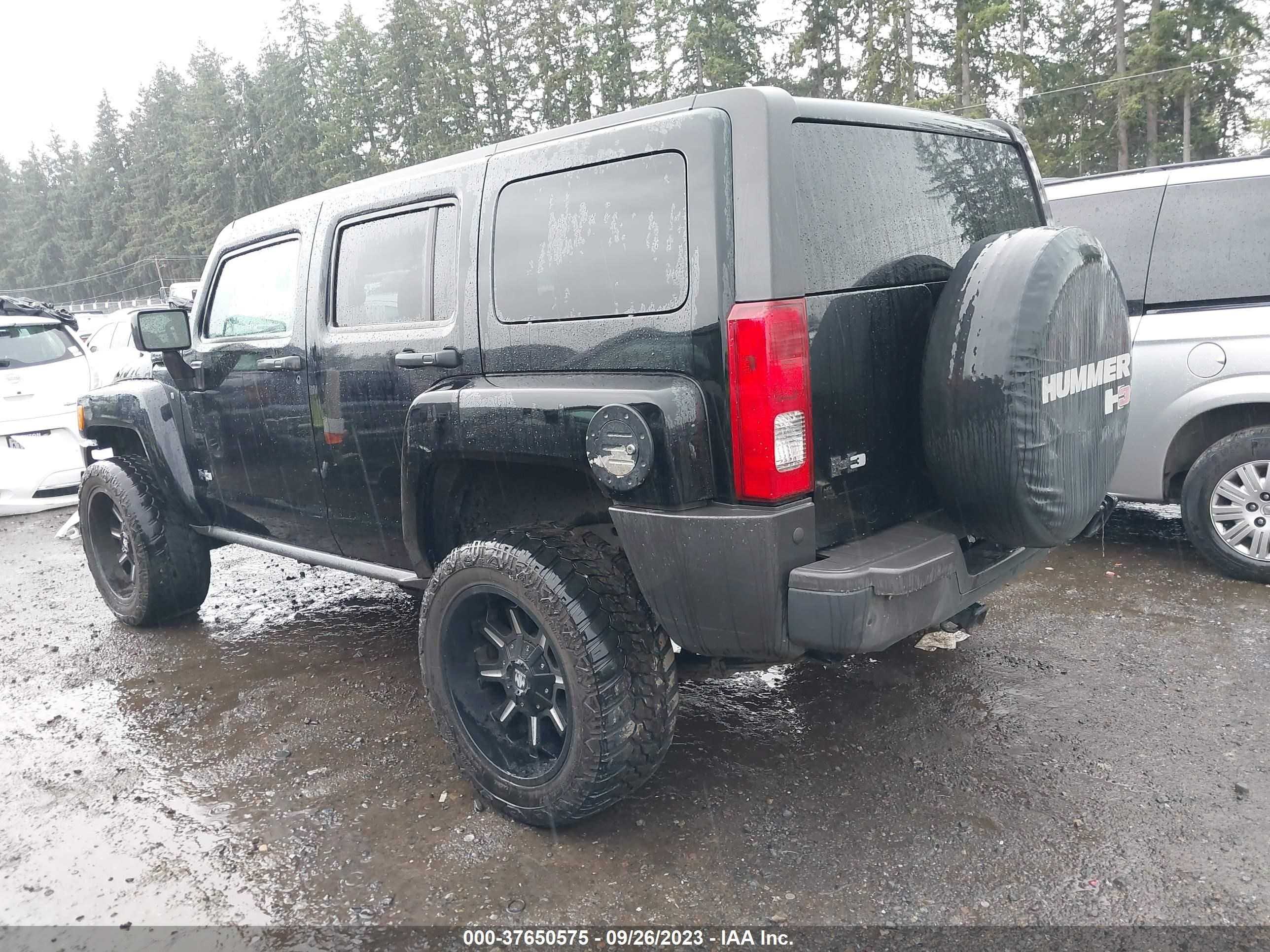 Photo 2 VIN: 5GTDN136568263399 - HUMMER H3 