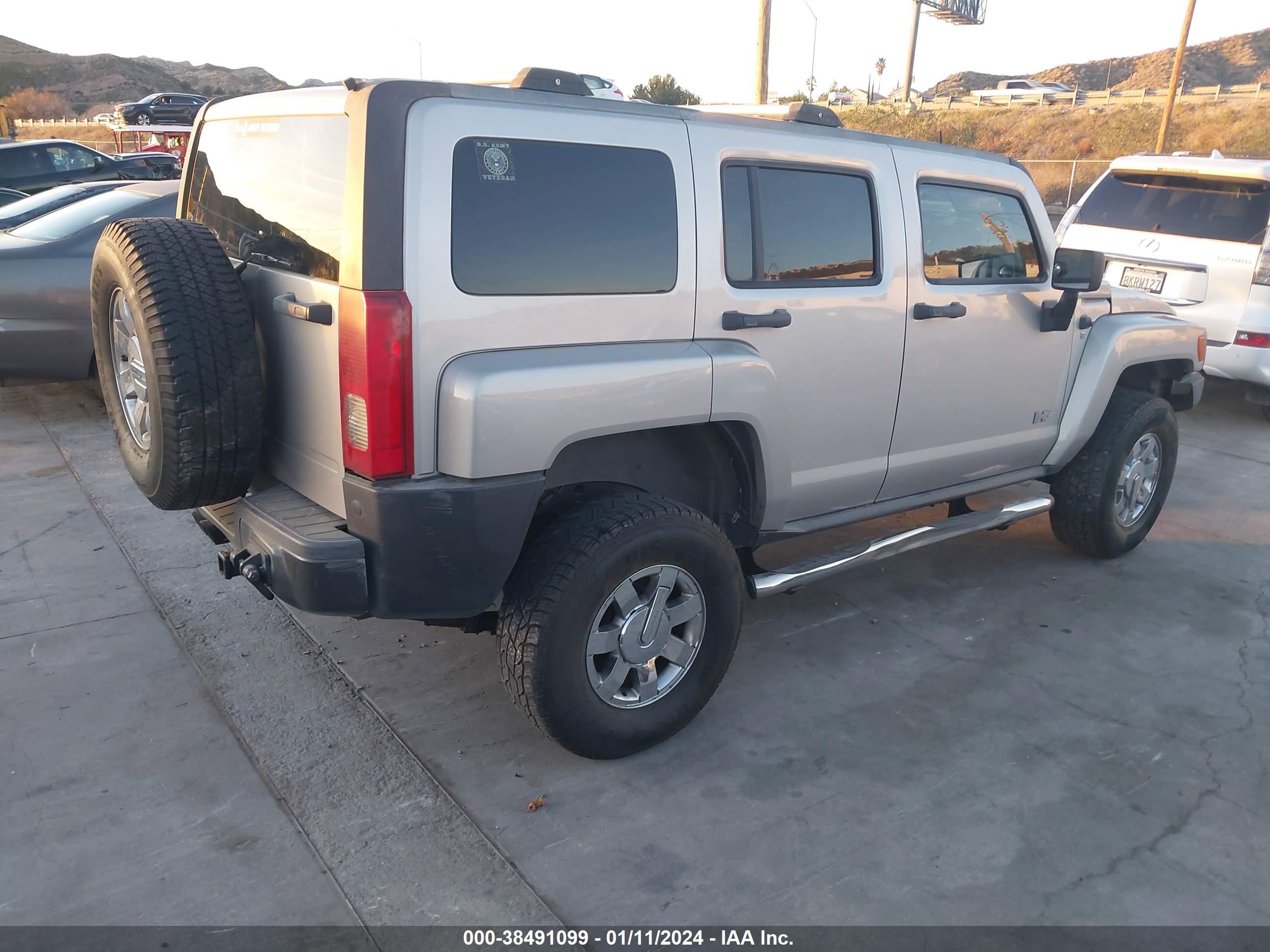 Photo 3 VIN: 5GTDN136568327778 - HUMMER H3 