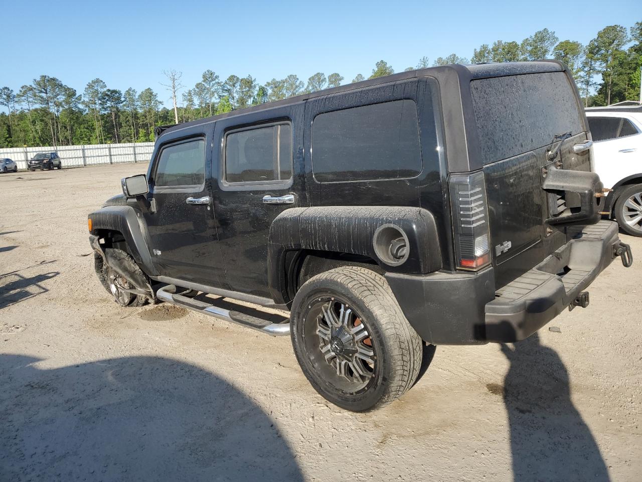 Photo 1 VIN: 5GTDN136568328400 - HUMMER H3 