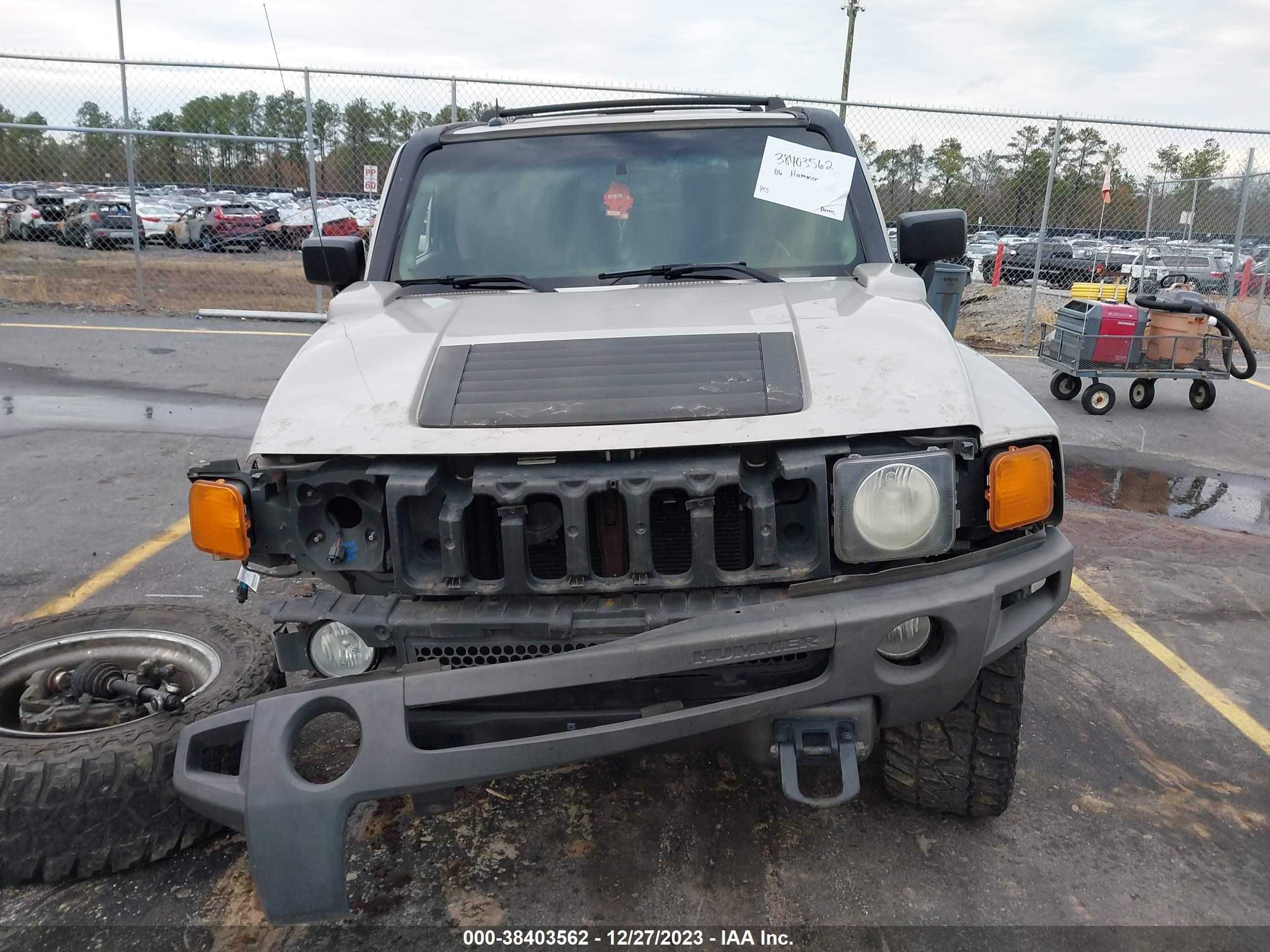 Photo 10 VIN: 5GTDN136668127511 - HUMMER H3 