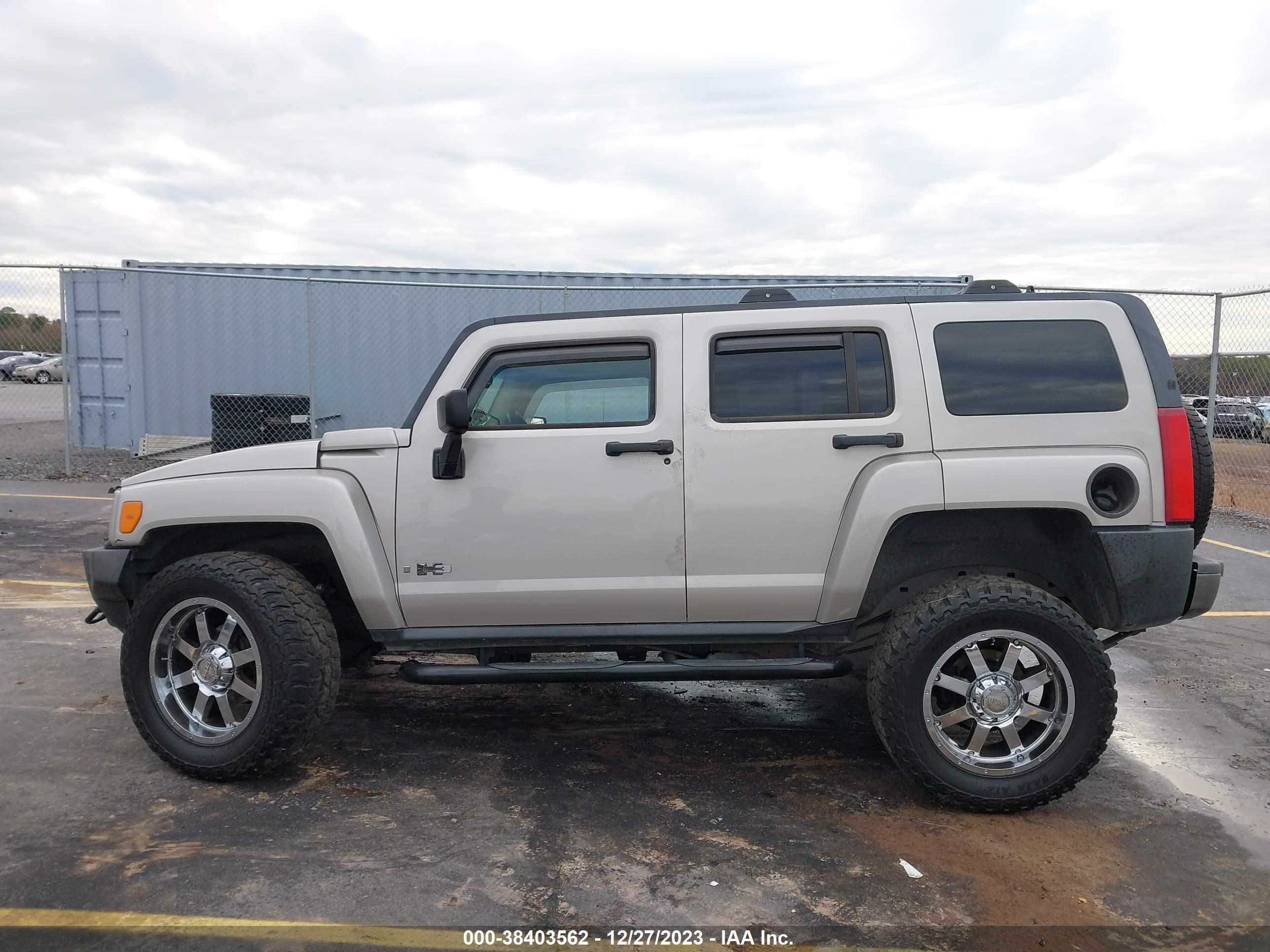 Photo 12 VIN: 5GTDN136668127511 - HUMMER H3 