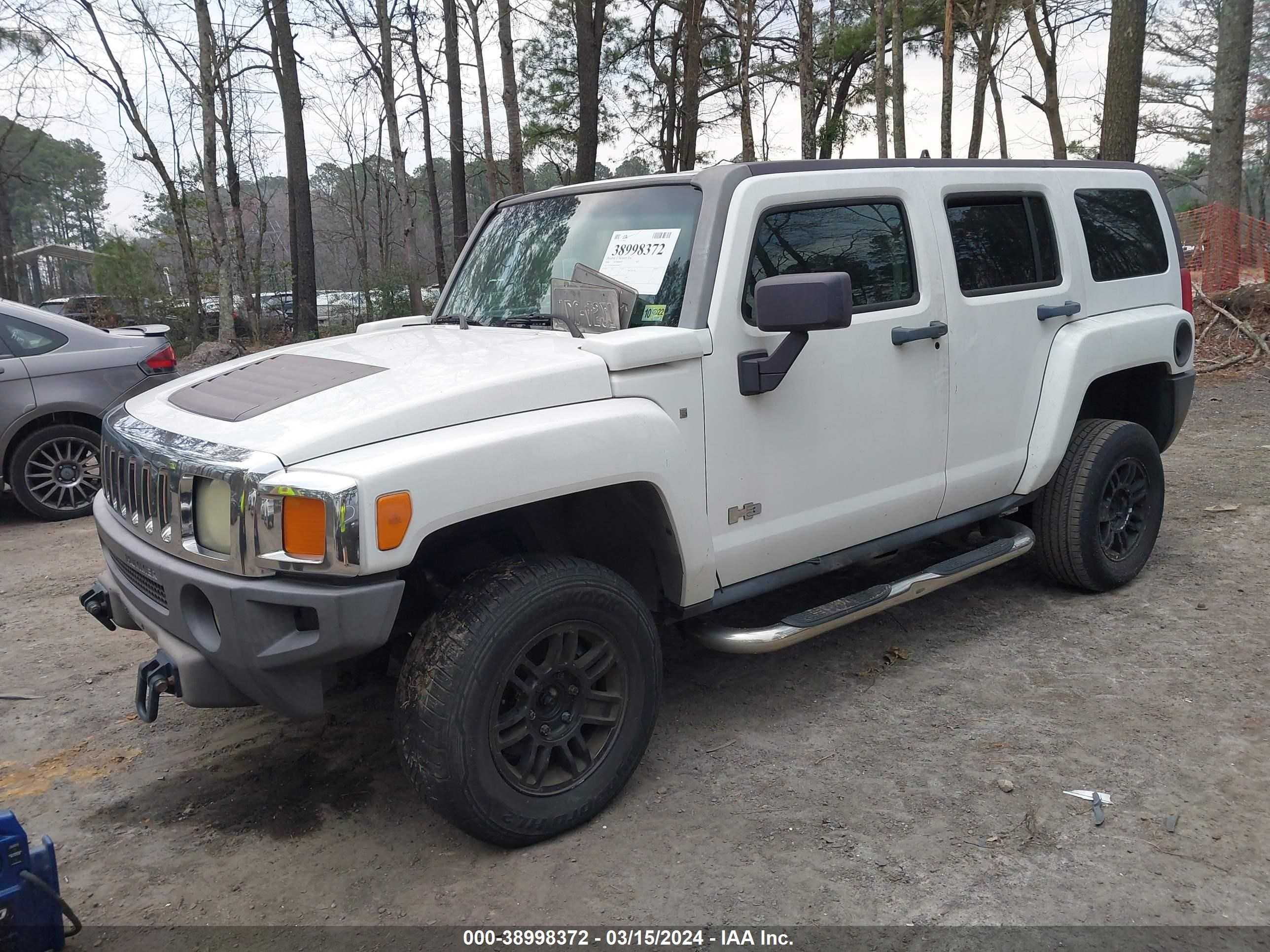 Photo 1 VIN: 5GTDN136668230251 - HUMMER H2 