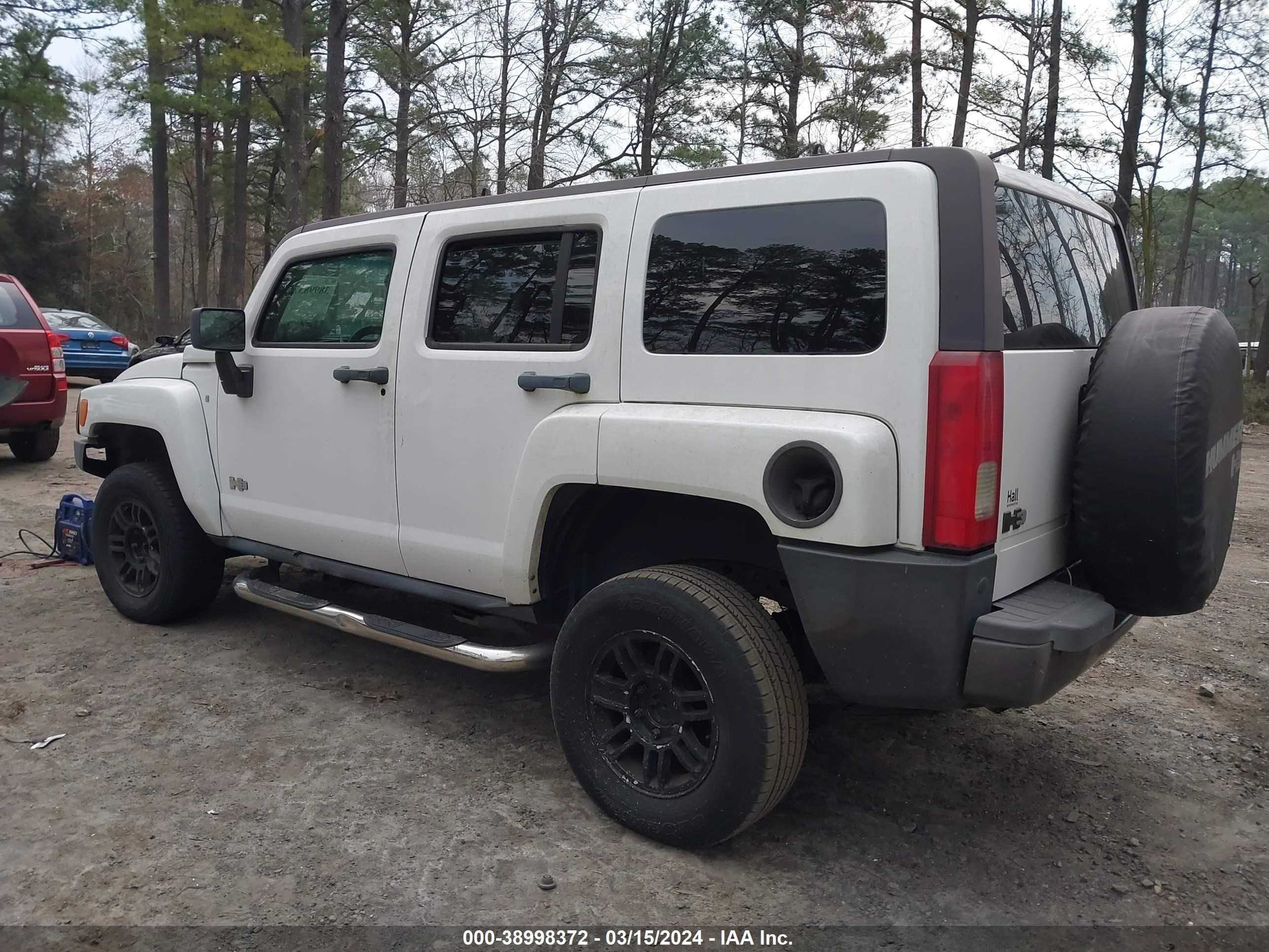 Photo 2 VIN: 5GTDN136668230251 - HUMMER H2 