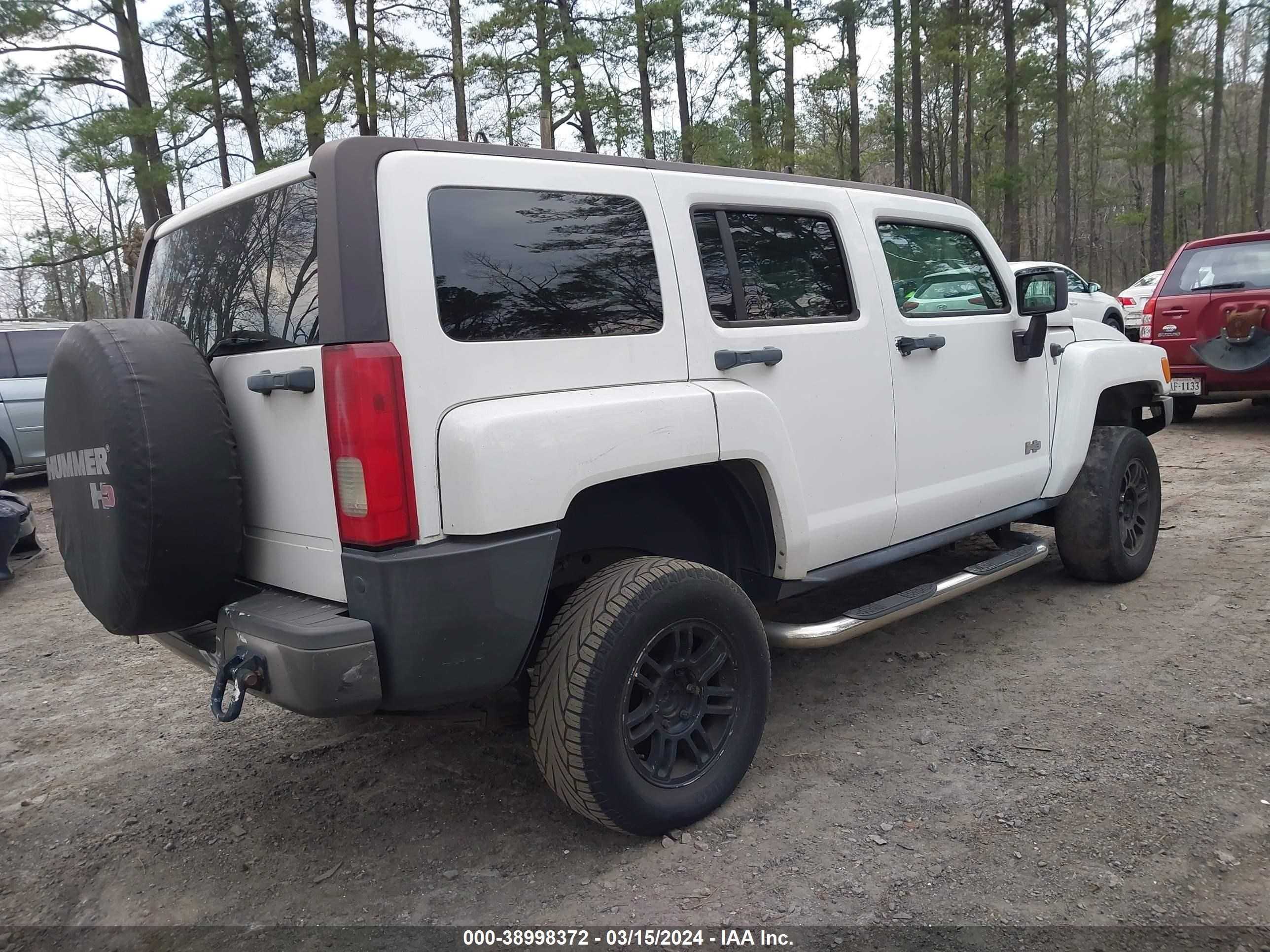 Photo 3 VIN: 5GTDN136668230251 - HUMMER H2 