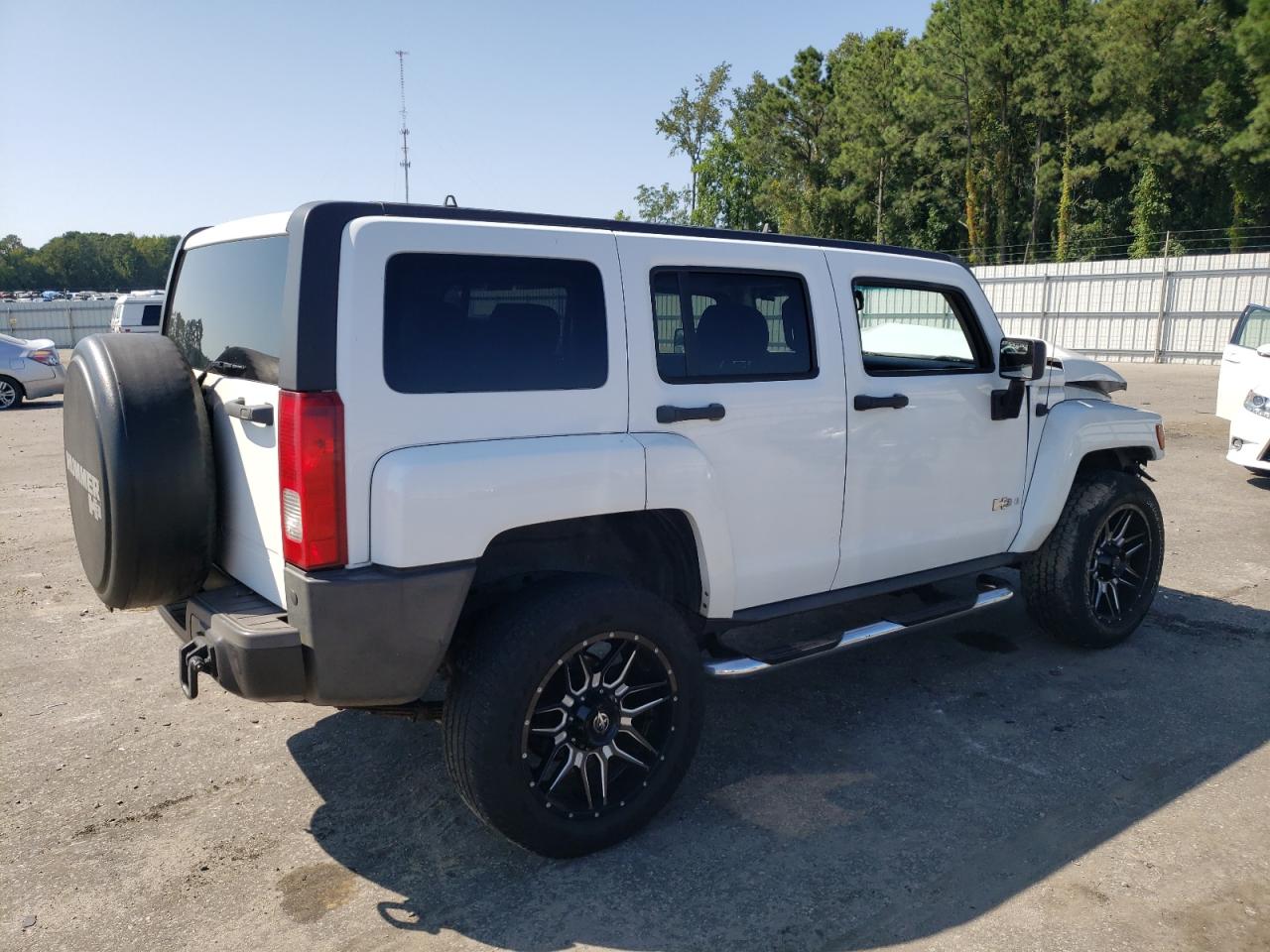 Photo 2 VIN: 5GTDN136768145726 - HUMMER H3 