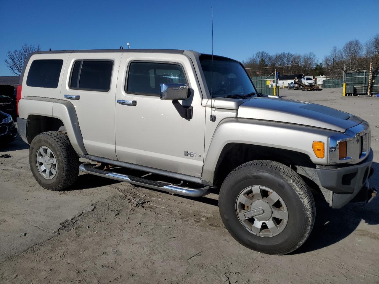 Photo 3 VIN: 5GTDN136968119046 - HUMMER H3 