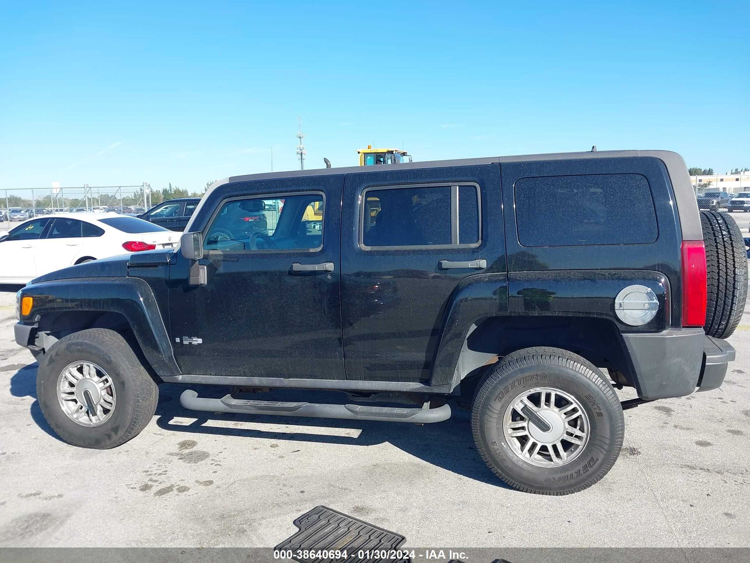 Photo 13 VIN: 5GTDN136968189601 - HUMMER H3 