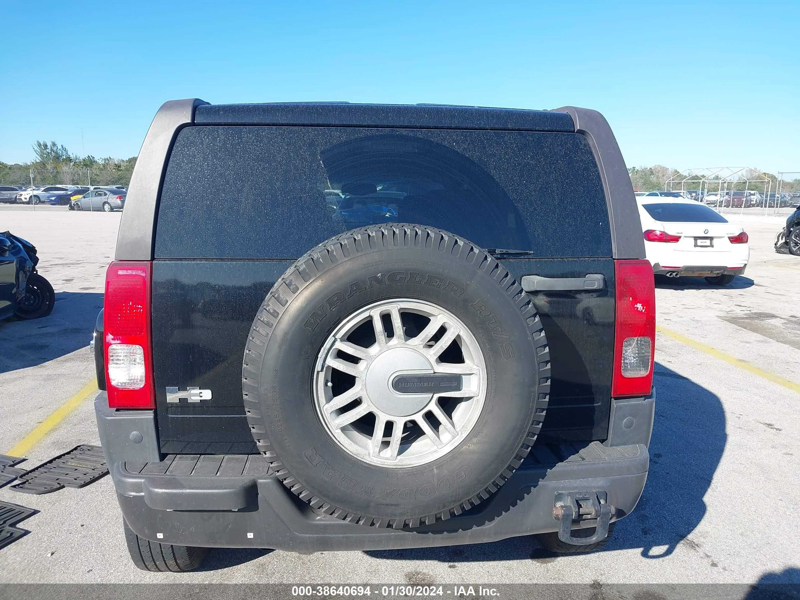 Photo 15 VIN: 5GTDN136968189601 - HUMMER H3 