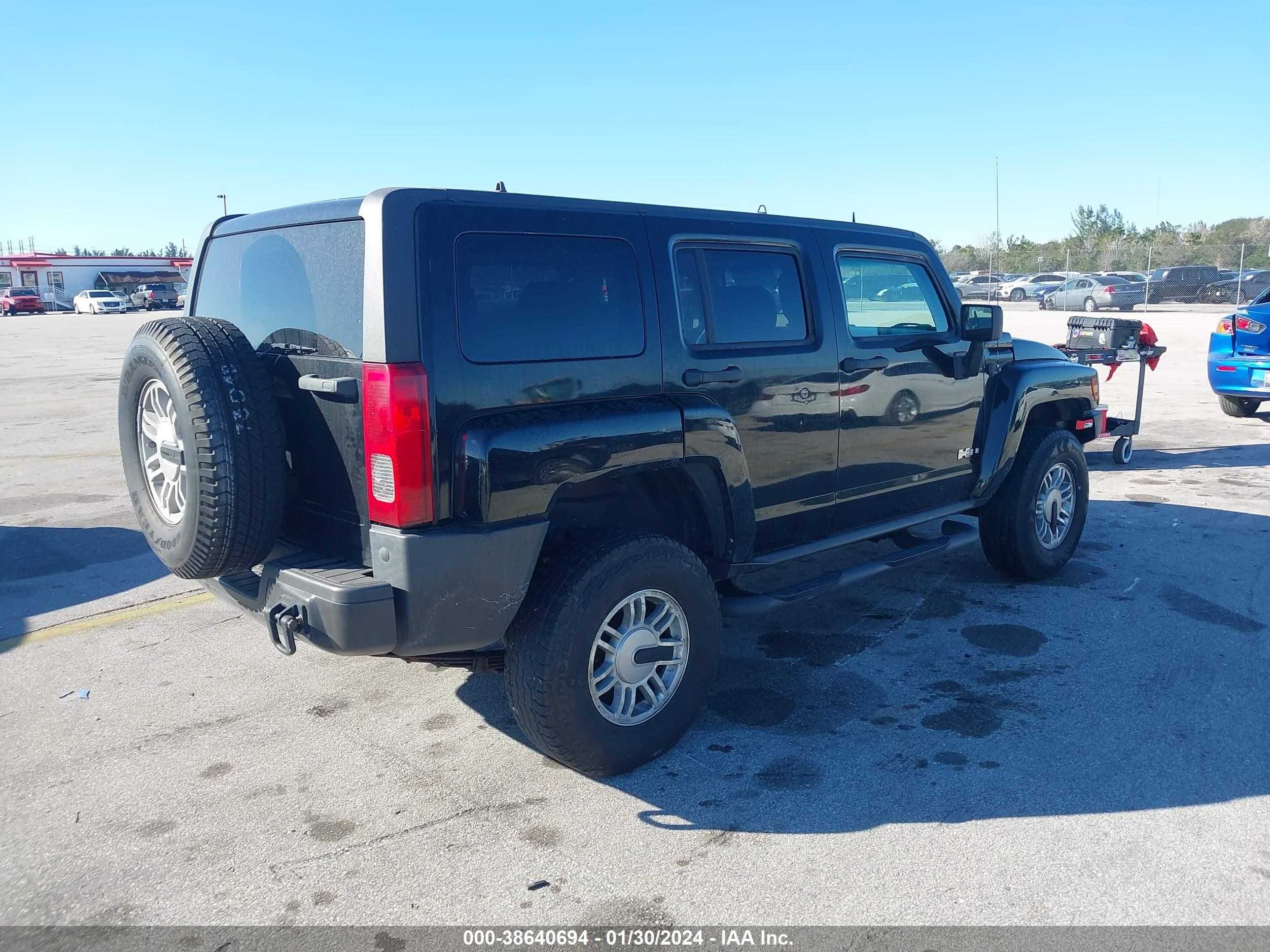 Photo 3 VIN: 5GTDN136968189601 - HUMMER H3 