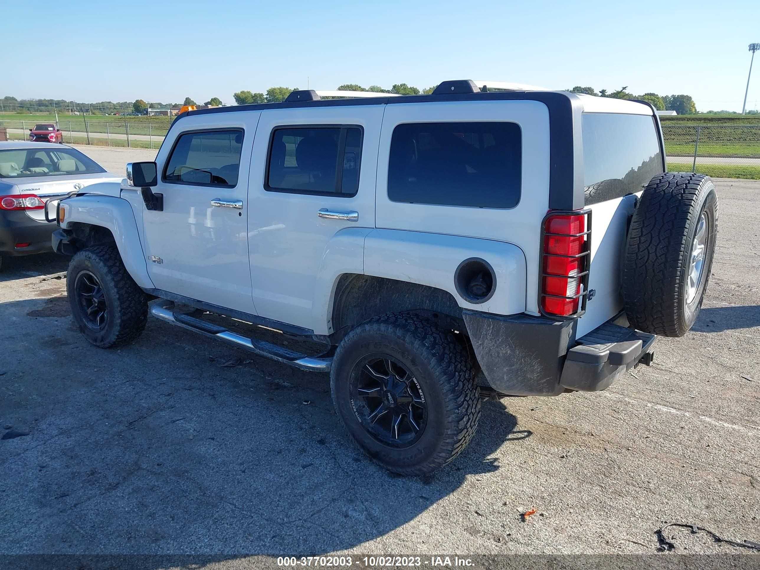 Photo 2 VIN: 5GTDN136X68127172 - HUMMER H3 