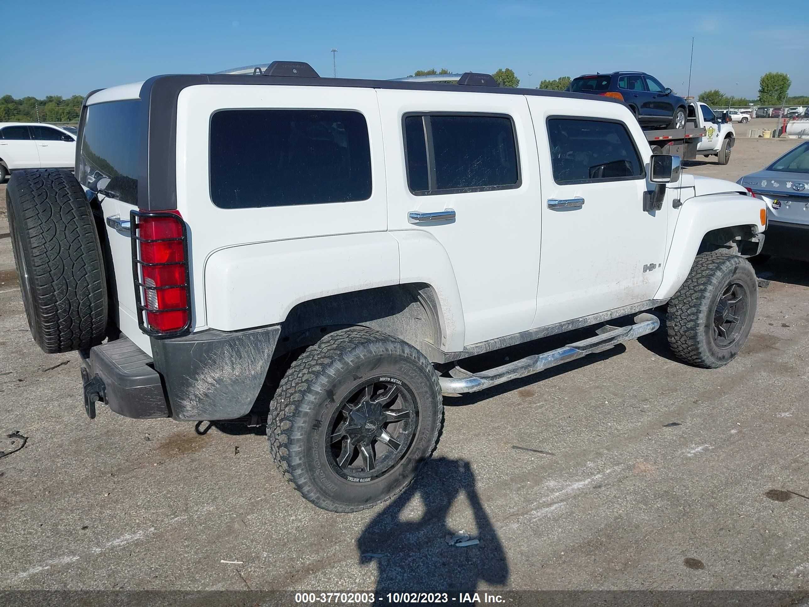 Photo 3 VIN: 5GTDN136X68127172 - HUMMER H3 