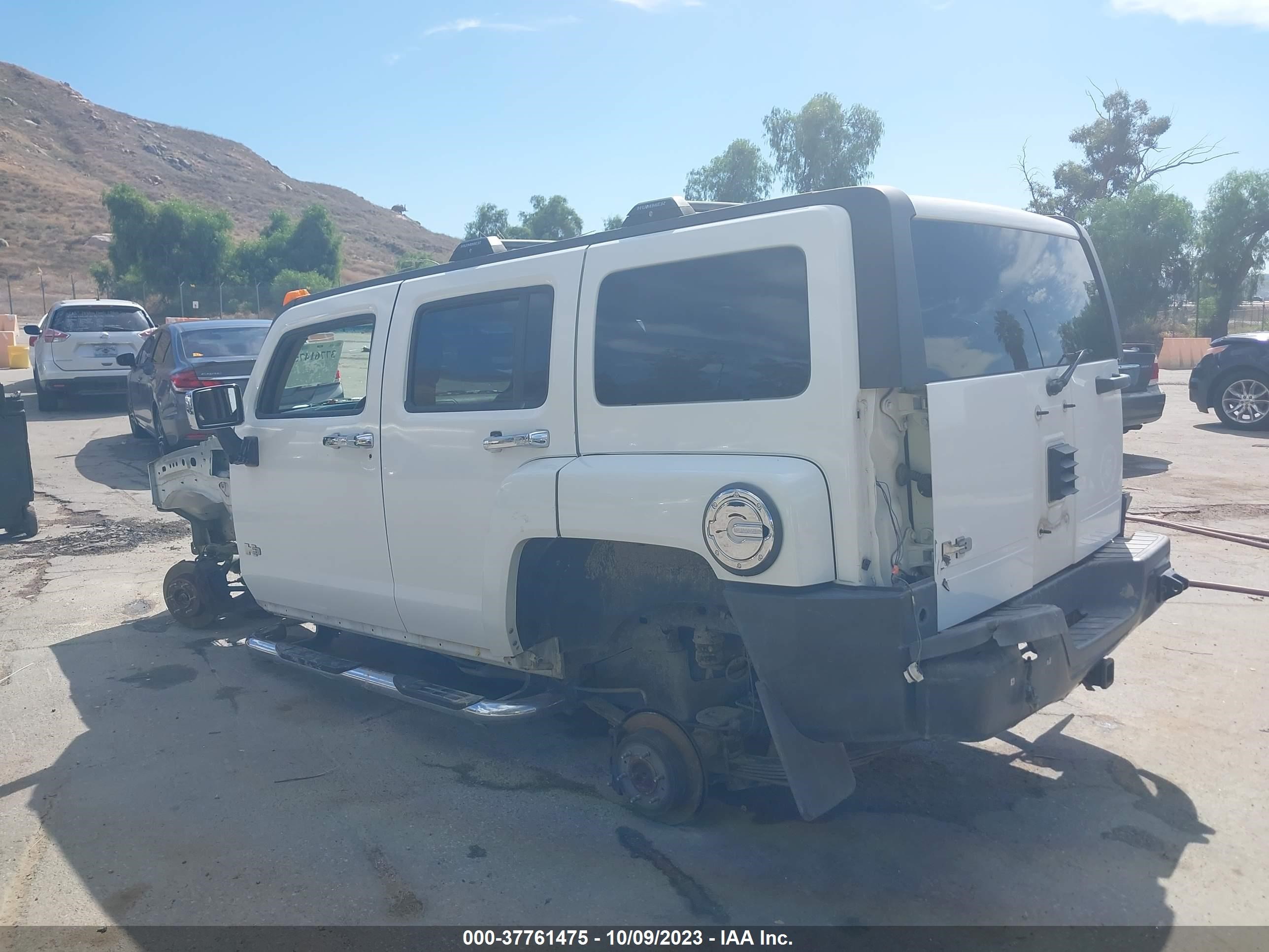 Photo 2 VIN: 5GTDN136X68299671 - HUMMER H3 