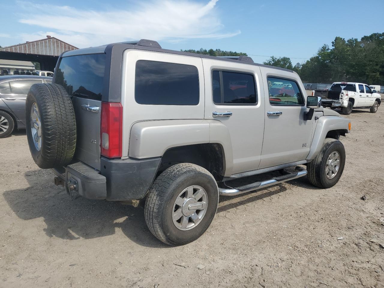 Photo 2 VIN: 5GTDN13E078104802 - HUMMER H3 