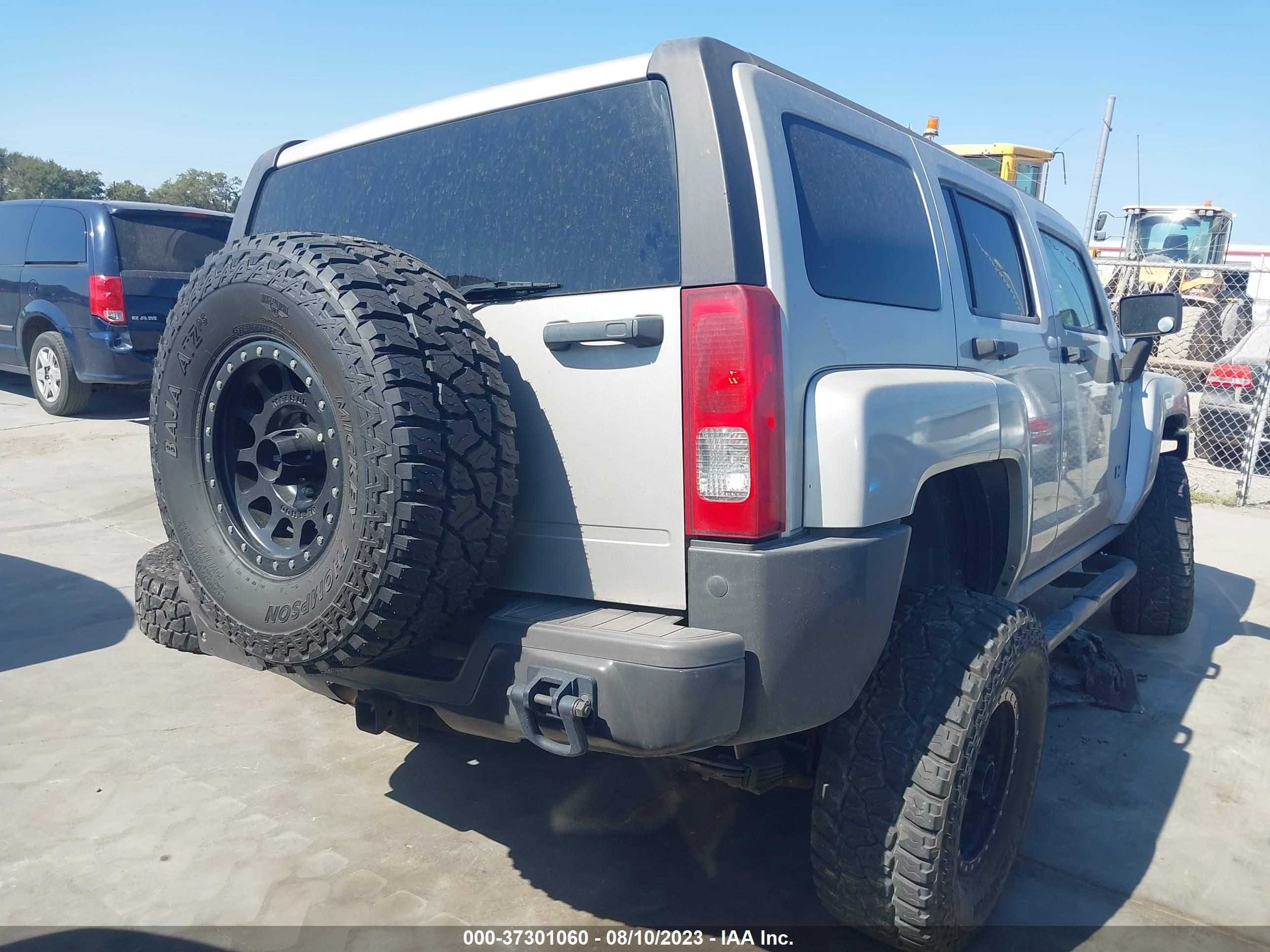 Photo 3 VIN: 5GTDN13E078153319 - HUMMER H3 