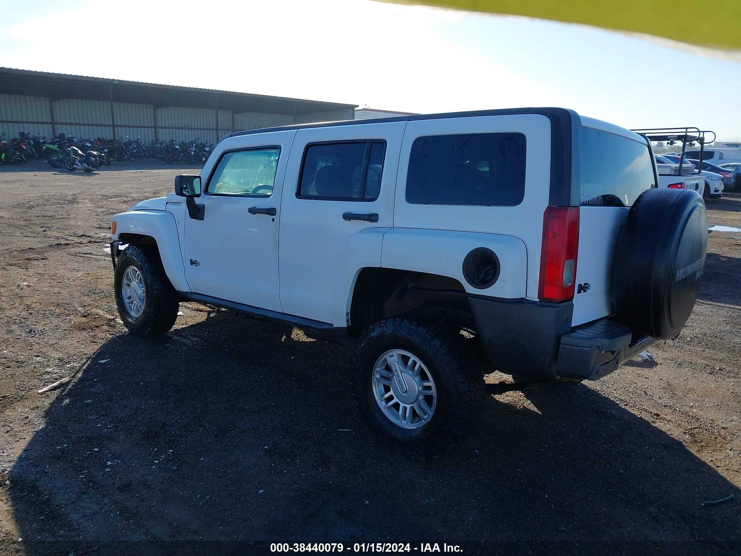 Photo 2 VIN: 5GTDN13E078227063 - HUMMER H3 