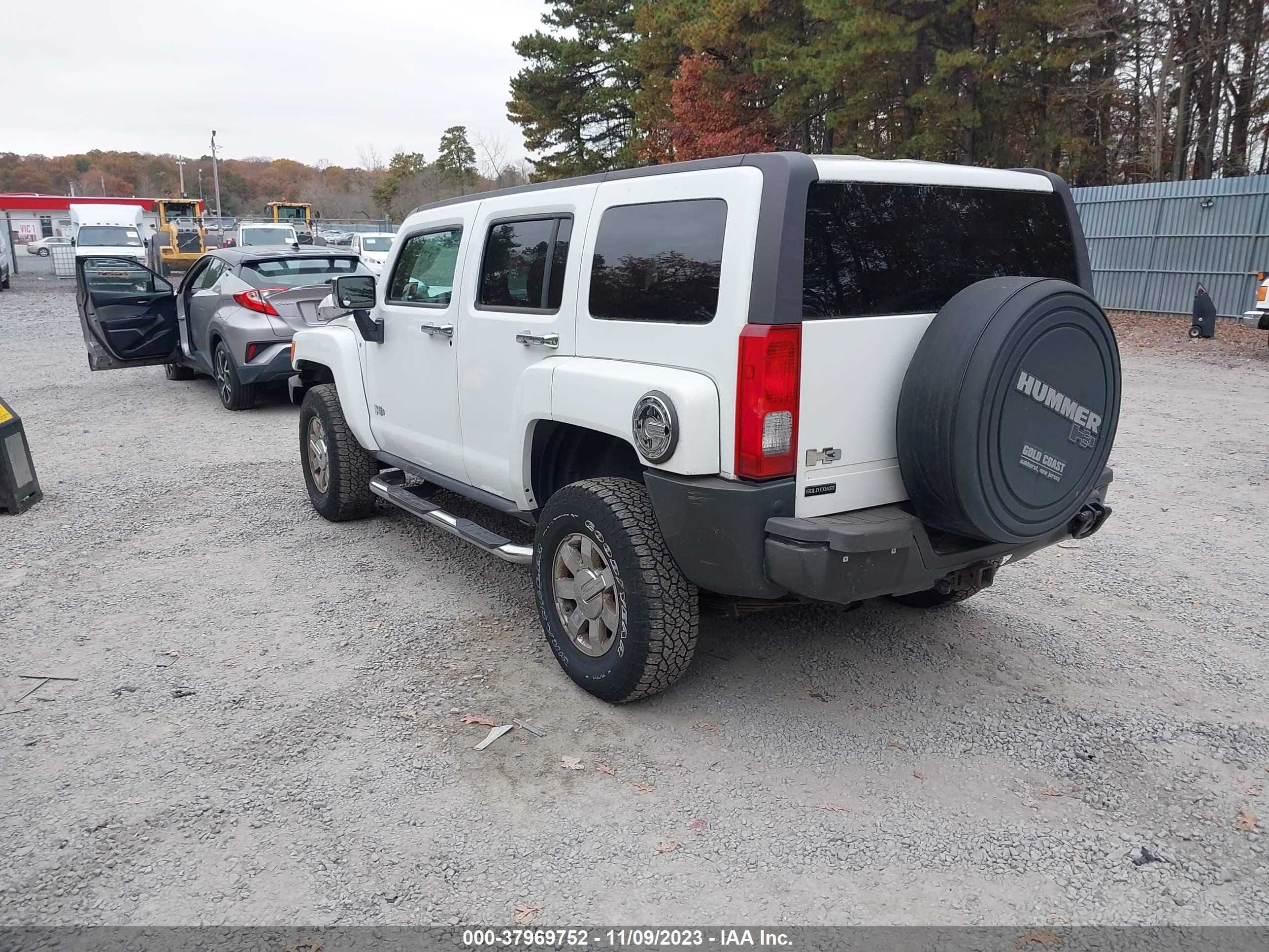 Photo 2 VIN: 5GTDN13E178118756 - HUMMER H3 