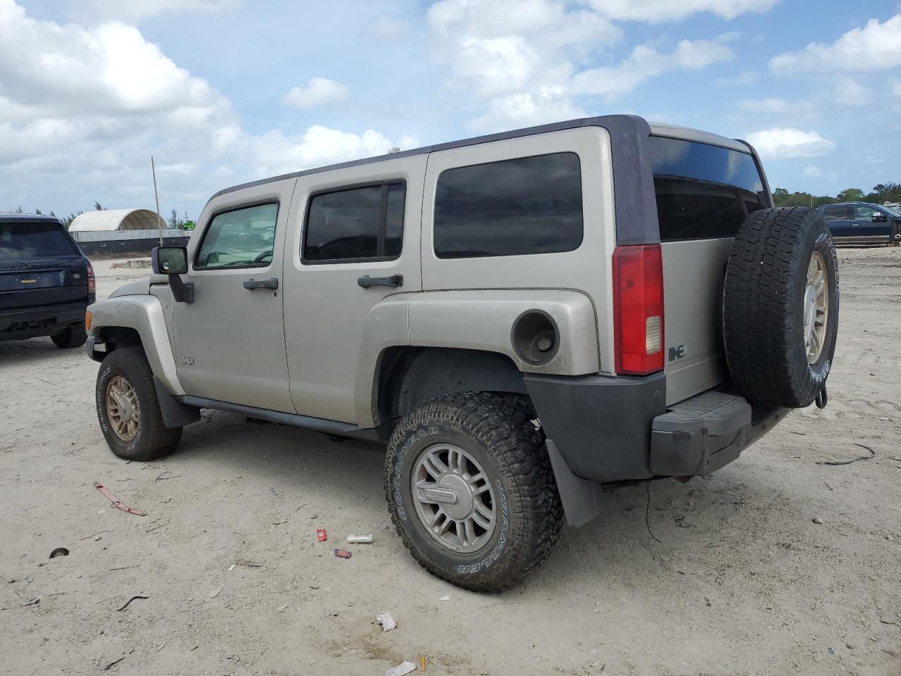 Photo 1 VIN: 5GTDN13E178201815 - HUMMER H3 