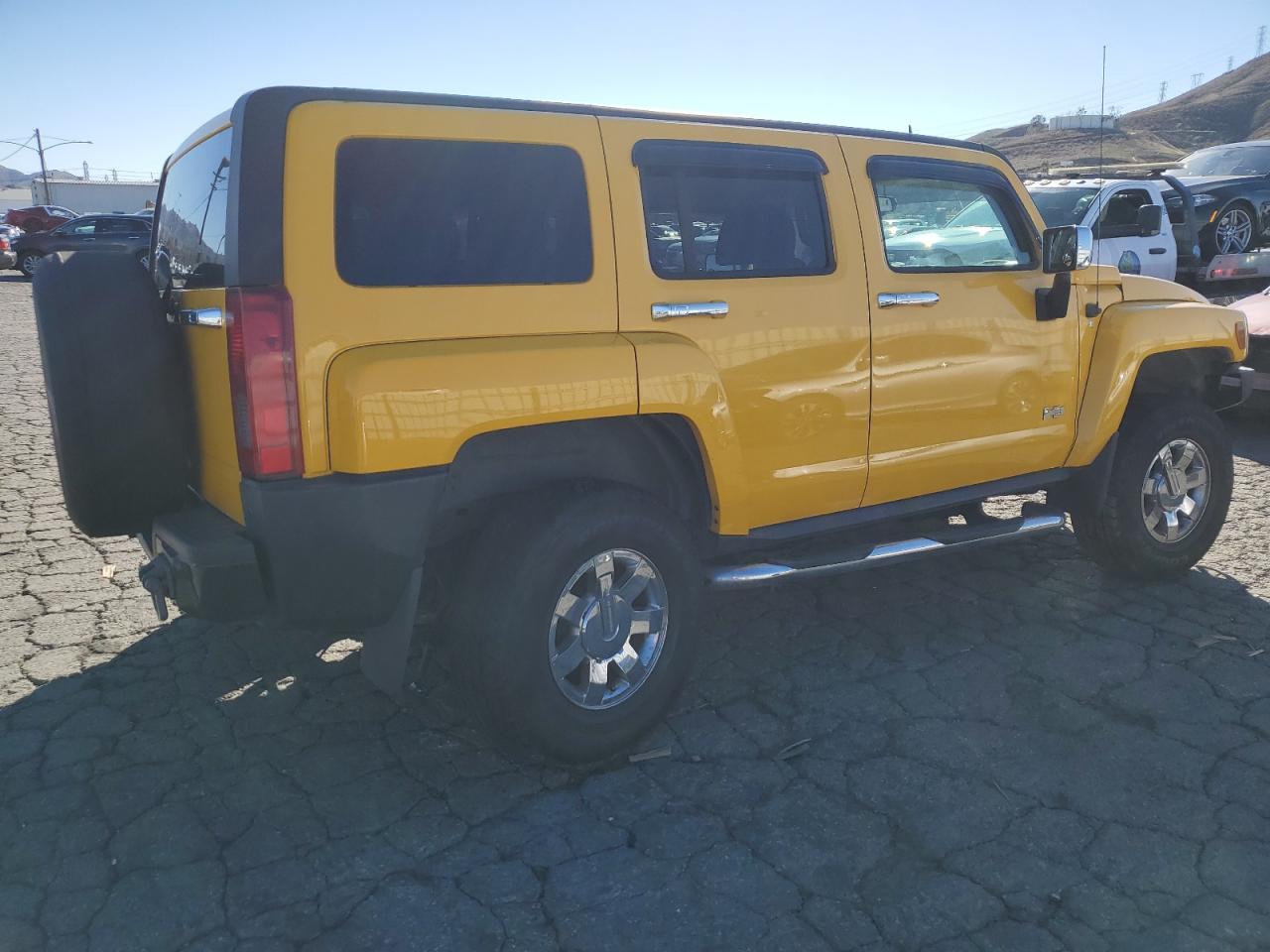 Photo 2 VIN: 5GTDN13E278126770 - HUMMER H3 