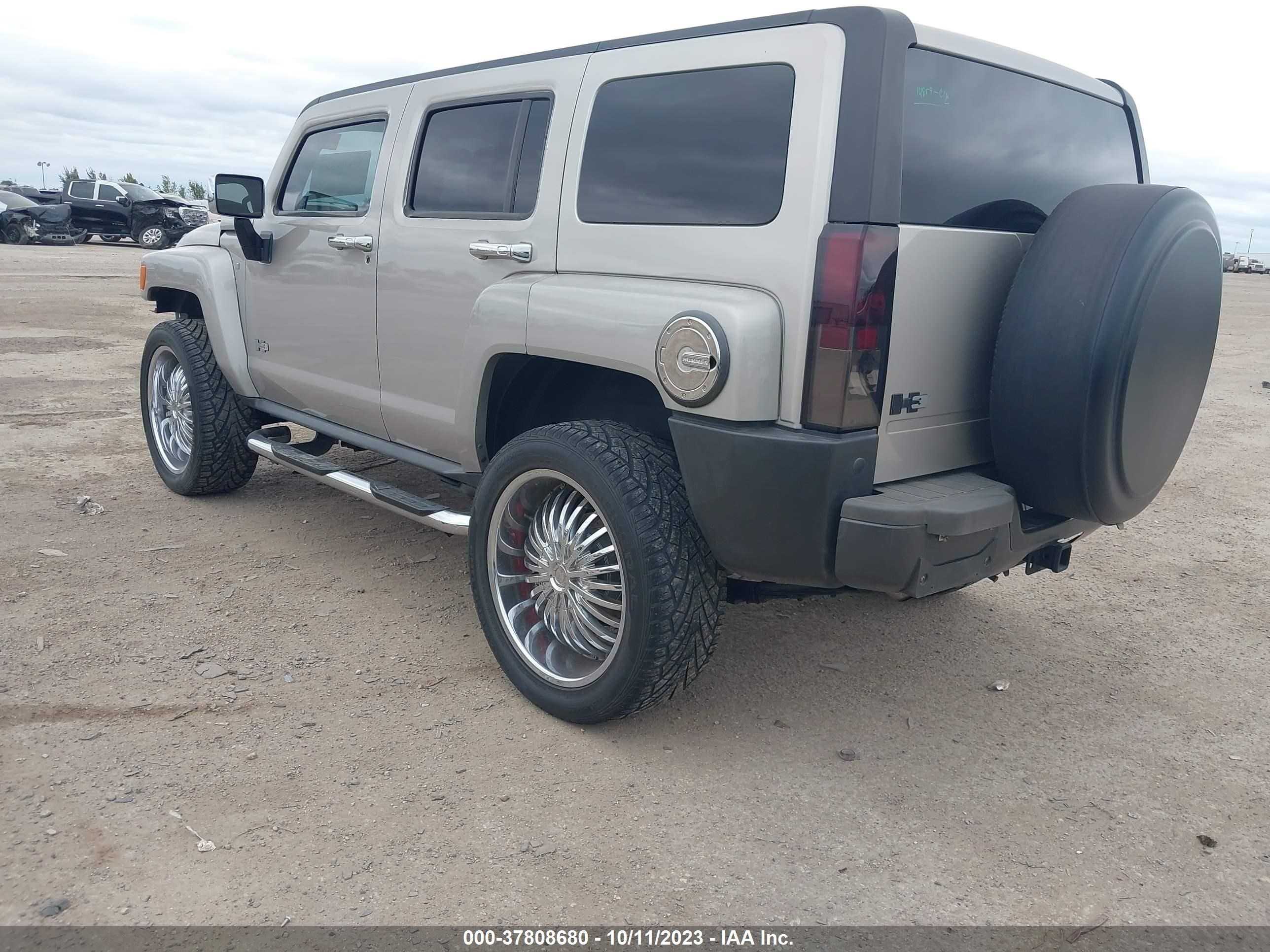 Photo 2 VIN: 5GTDN13E578153025 - HUMMER H3 