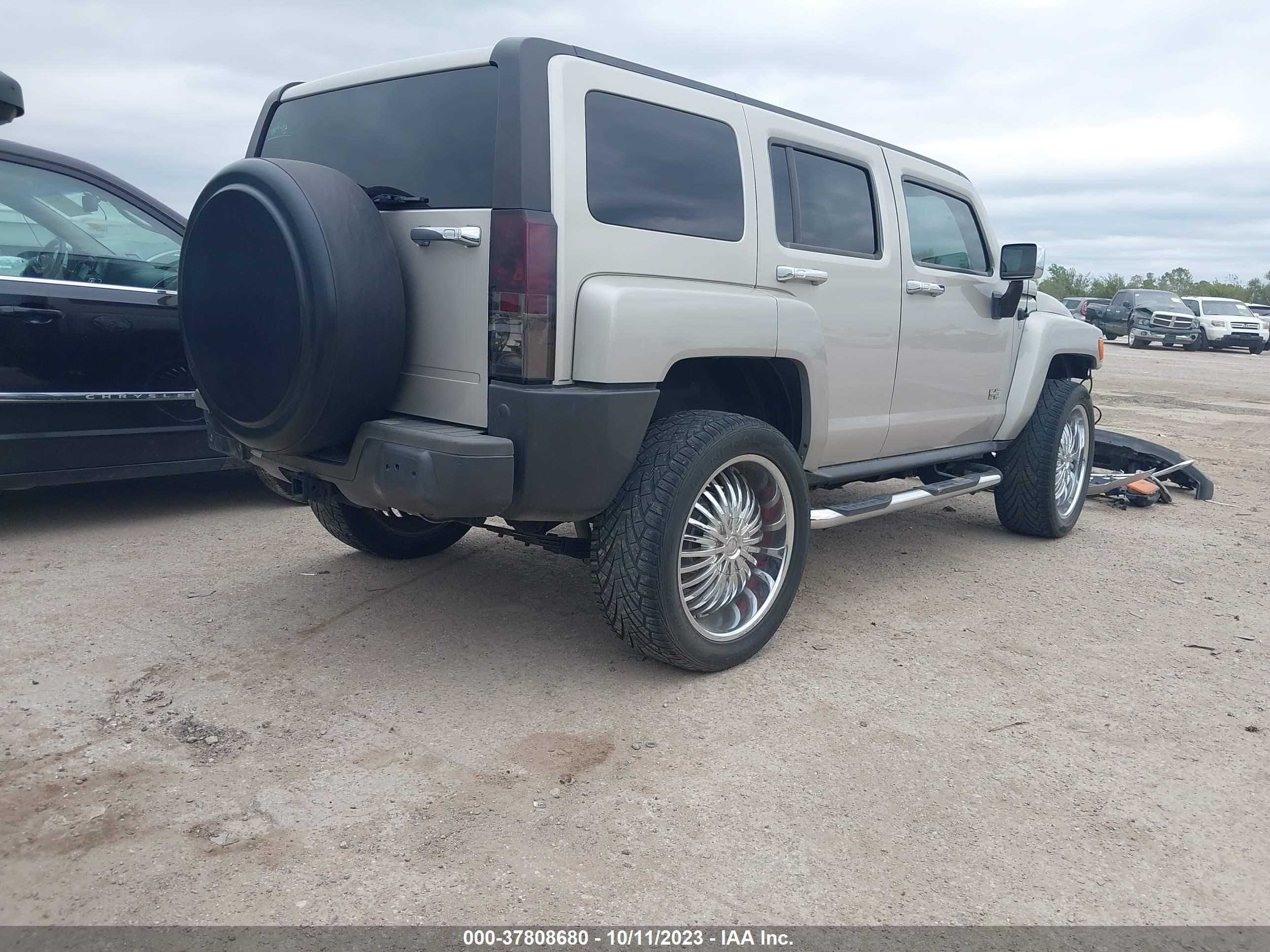 Photo 3 VIN: 5GTDN13E578153025 - HUMMER H3 