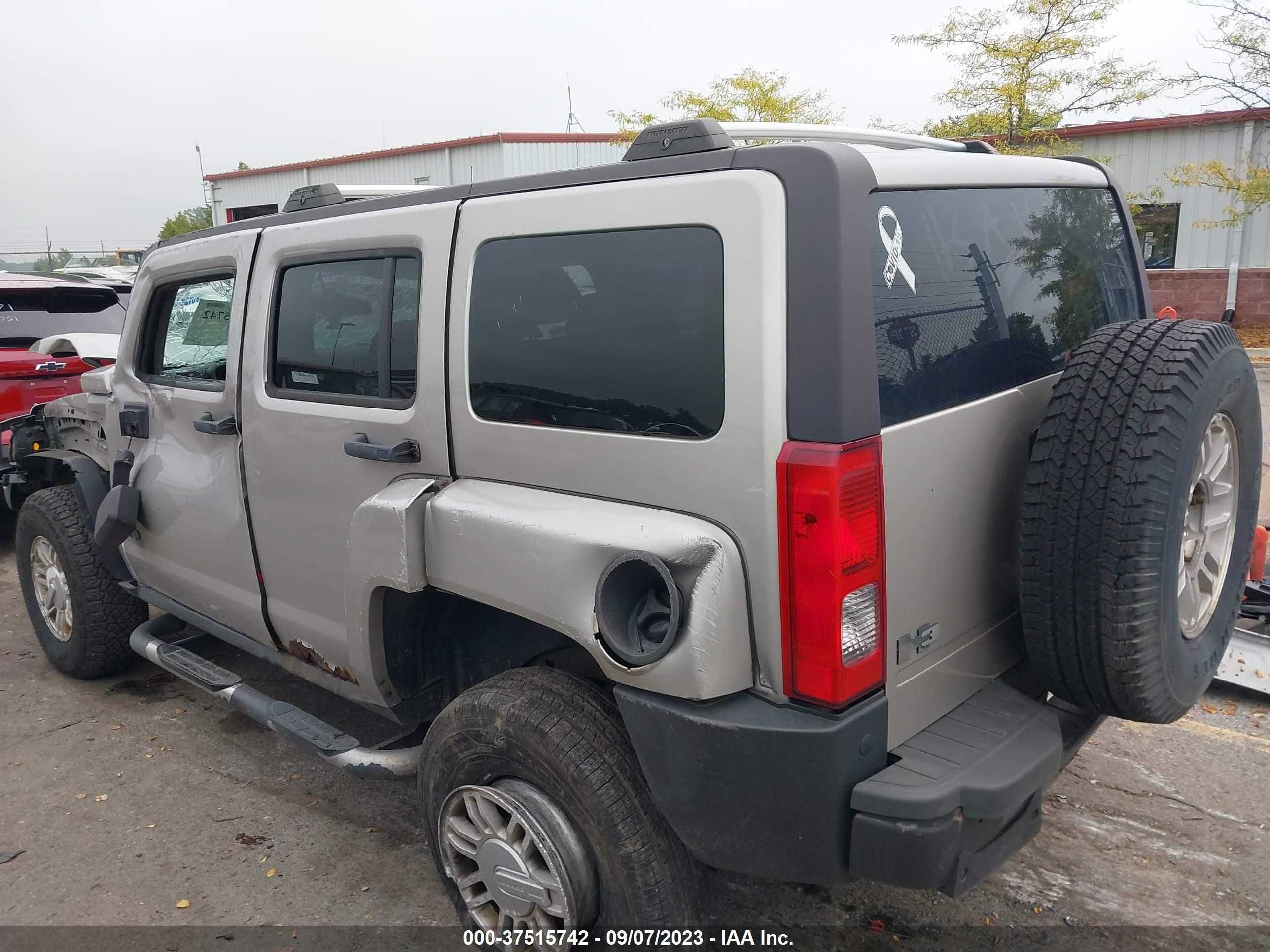 Photo 2 VIN: 5GTDN13E578163456 - HUMMER H3 