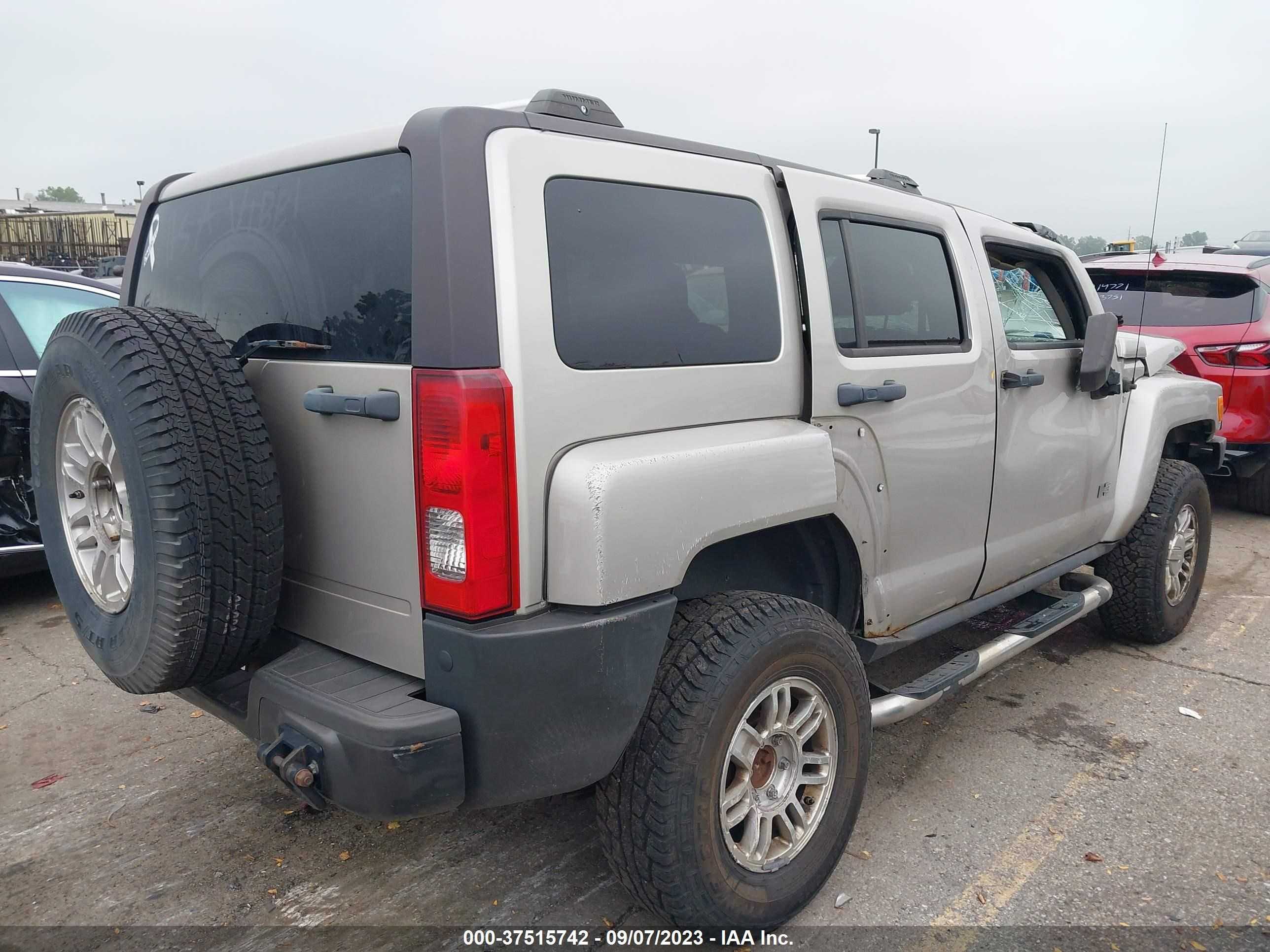 Photo 3 VIN: 5GTDN13E578163456 - HUMMER H3 