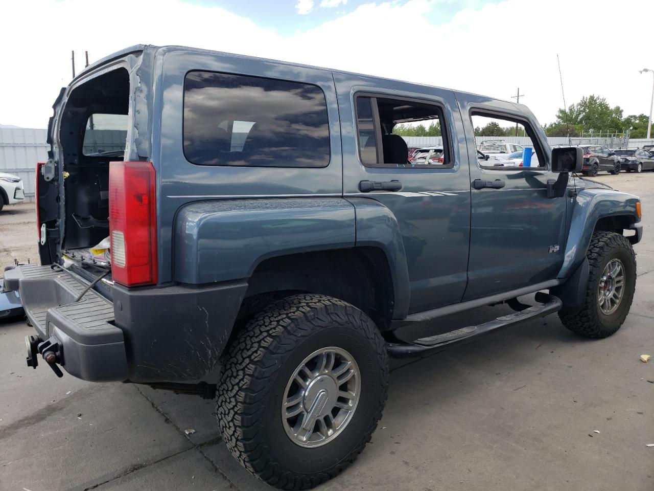 Photo 2 VIN: 5GTDN13E678102391 - HUMMER H3 