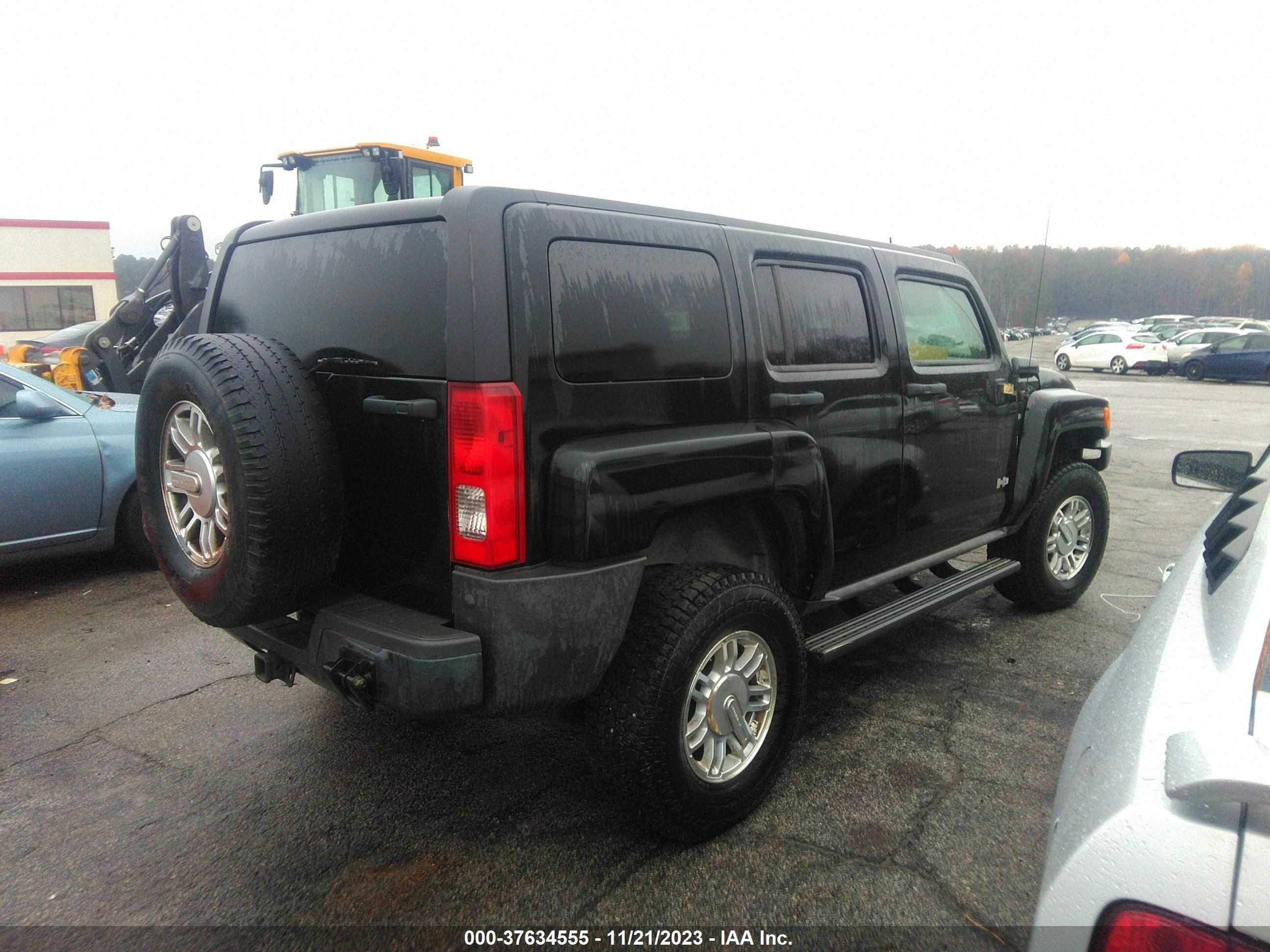 Photo 3 VIN: 5GTDN13E678181657 - HUMMER H3 