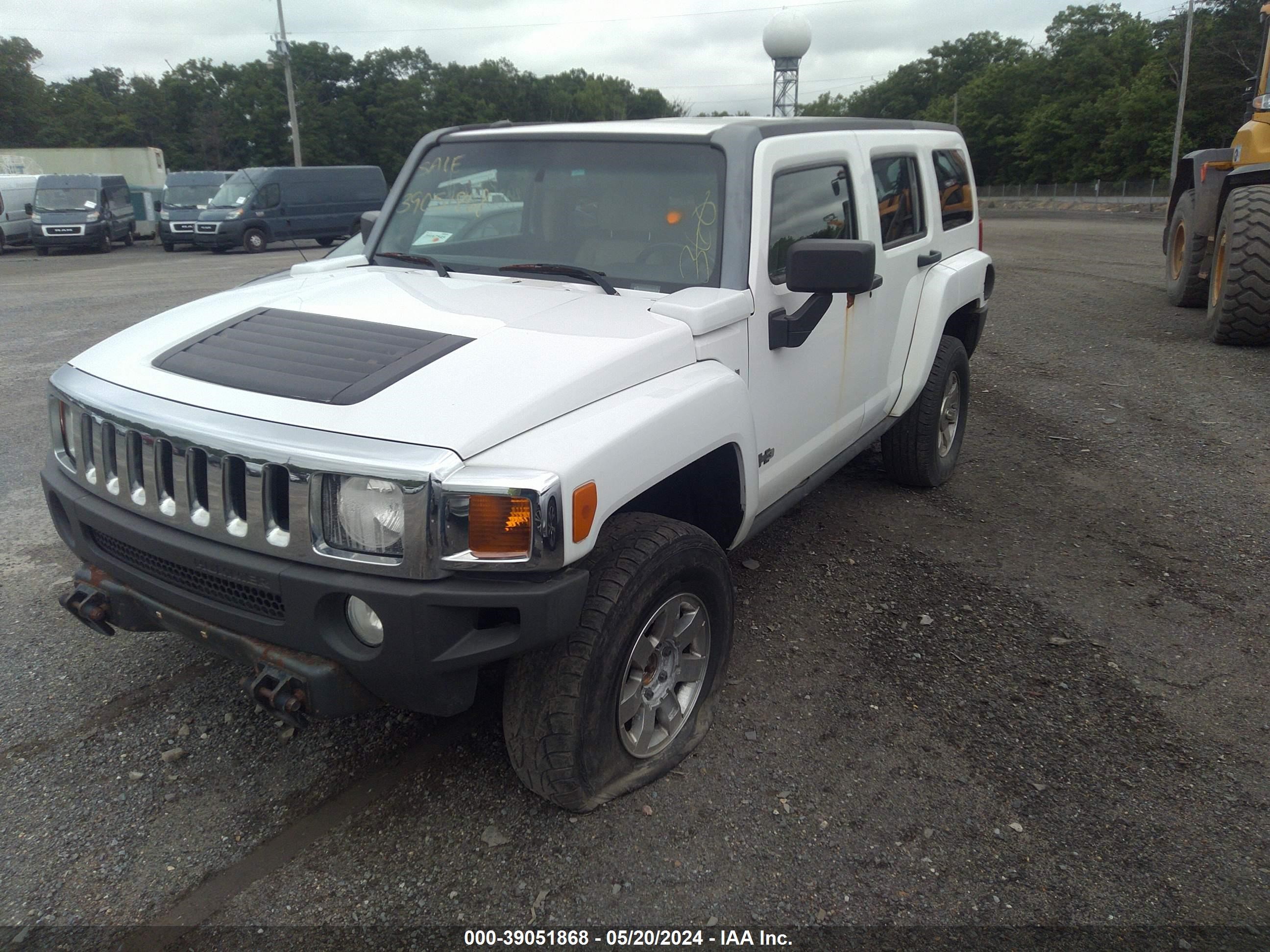 Photo 2 VIN: 5GTDN13E678253814 - HUMMER H3 