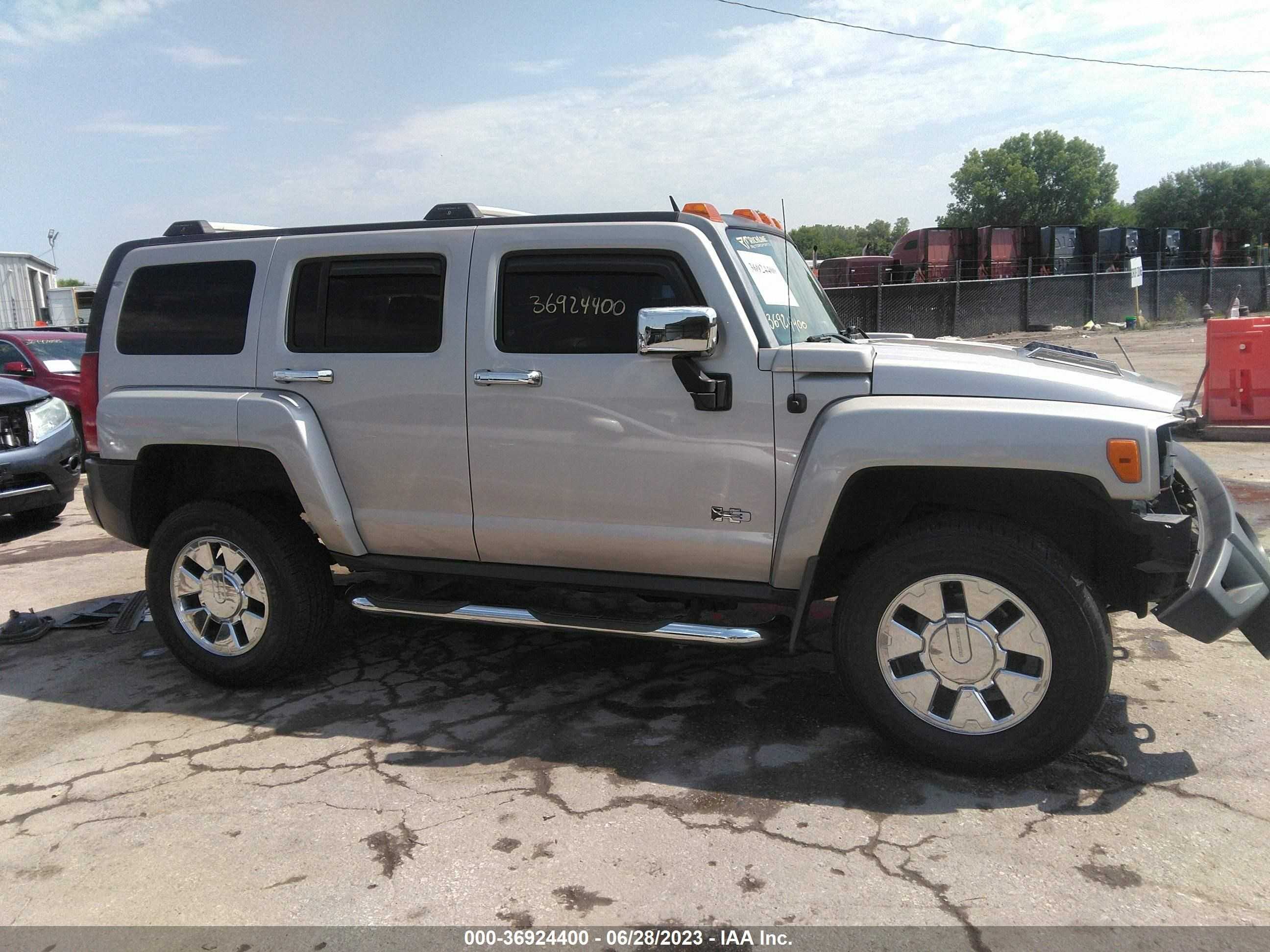 Photo 13 VIN: 5GTDN13E778244328 - HUMMER H3 