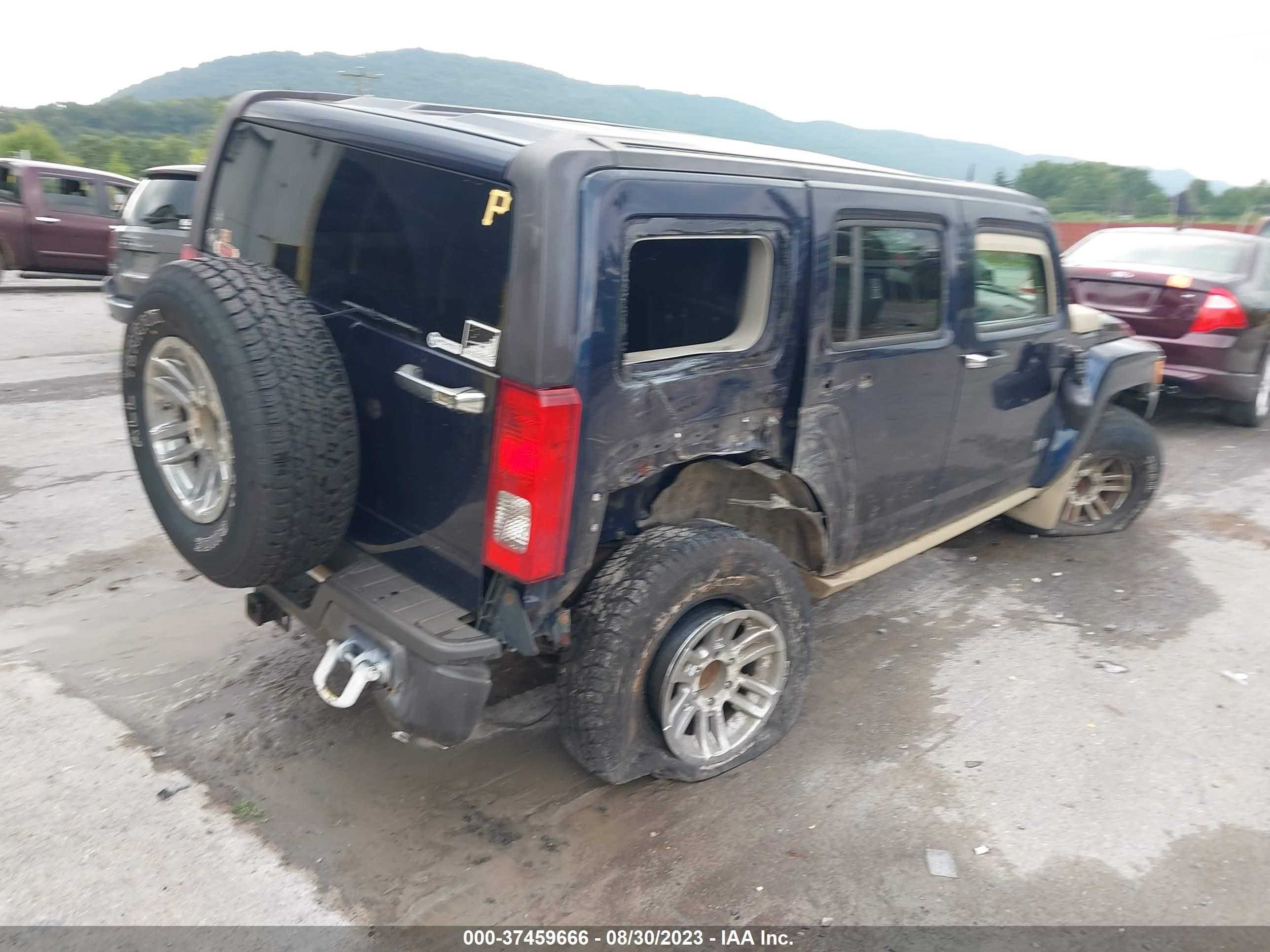 Photo 3 VIN: 5GTDN13E878146375 - HUMMER H3 