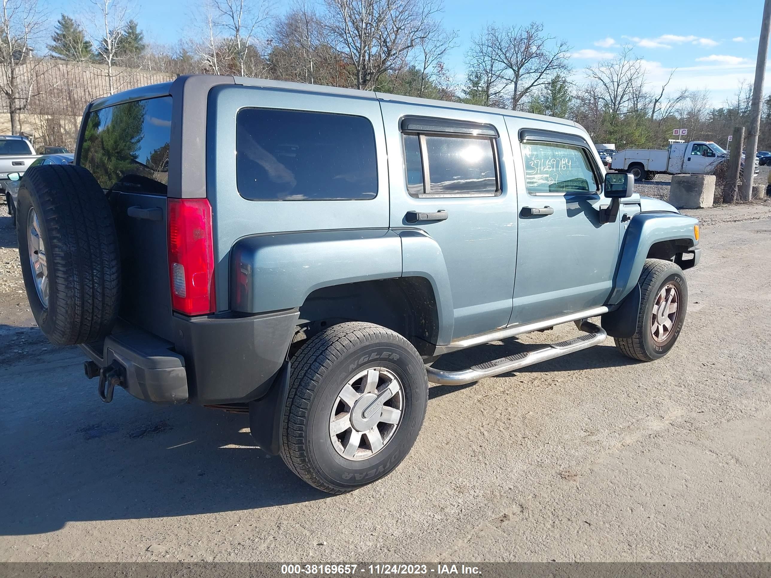 Photo 3 VIN: 5GTDN13E878175519 - HUMMER H3 