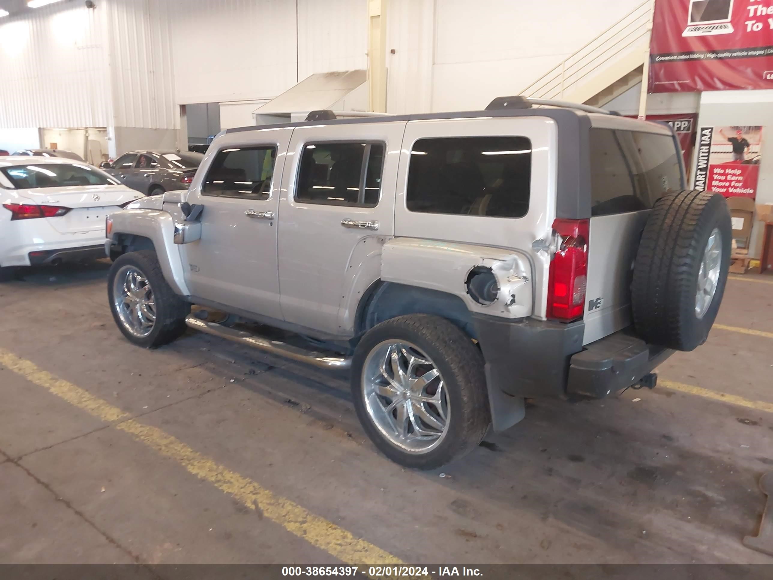 Photo 2 VIN: 5GTDN13E878256066 - HUMMER H3 