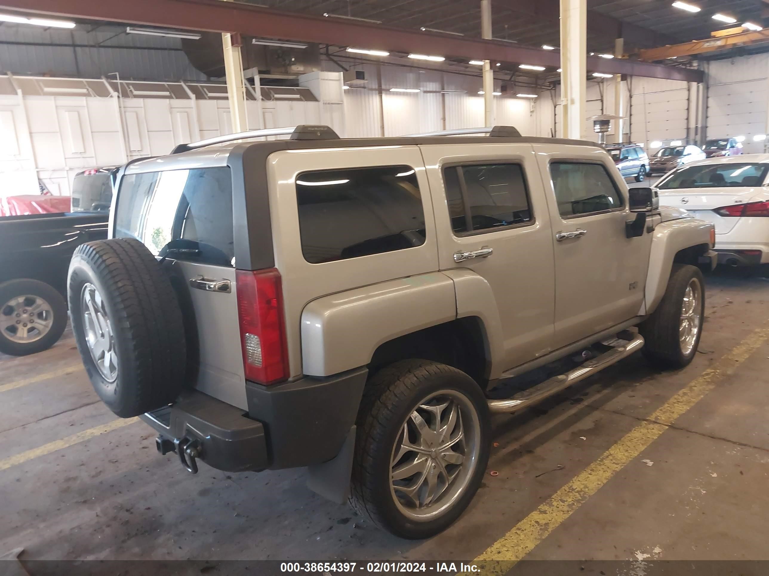 Photo 3 VIN: 5GTDN13E878256066 - HUMMER H3 