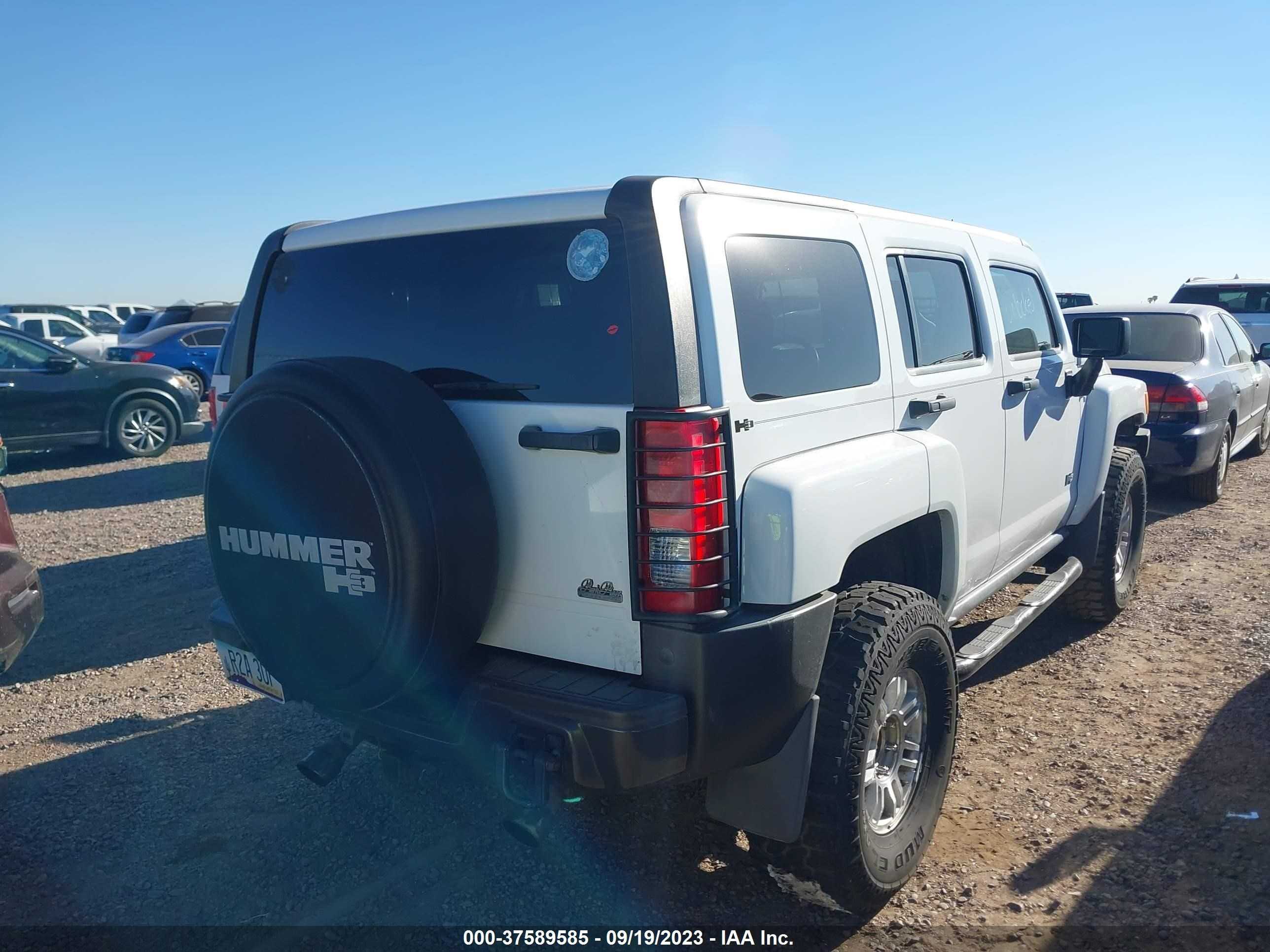 Photo 3 VIN: 5GTDN13E978165968 - HUMMER H3 