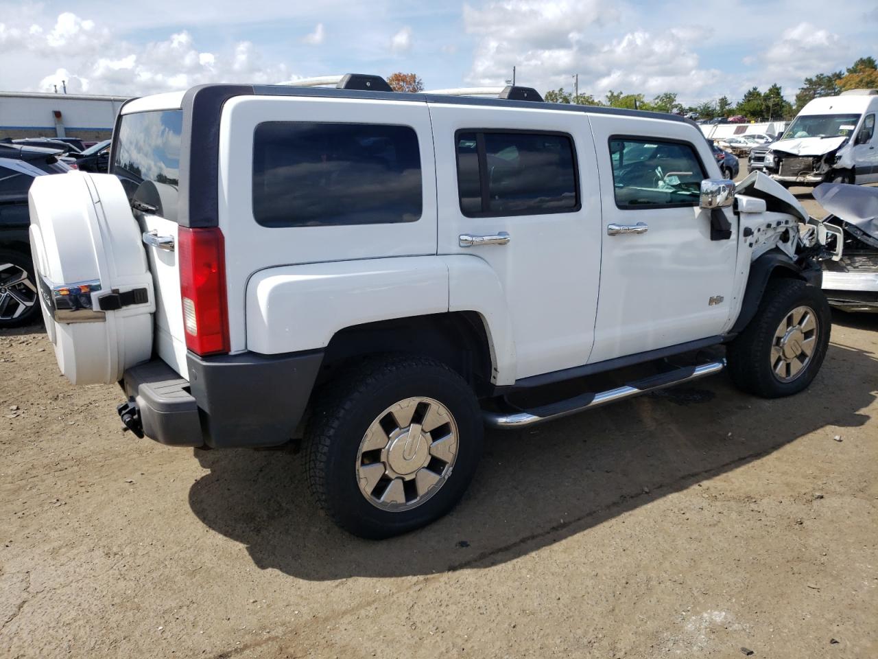 Photo 2 VIN: 5GTDN13EX78171195 - HUMMER H3 