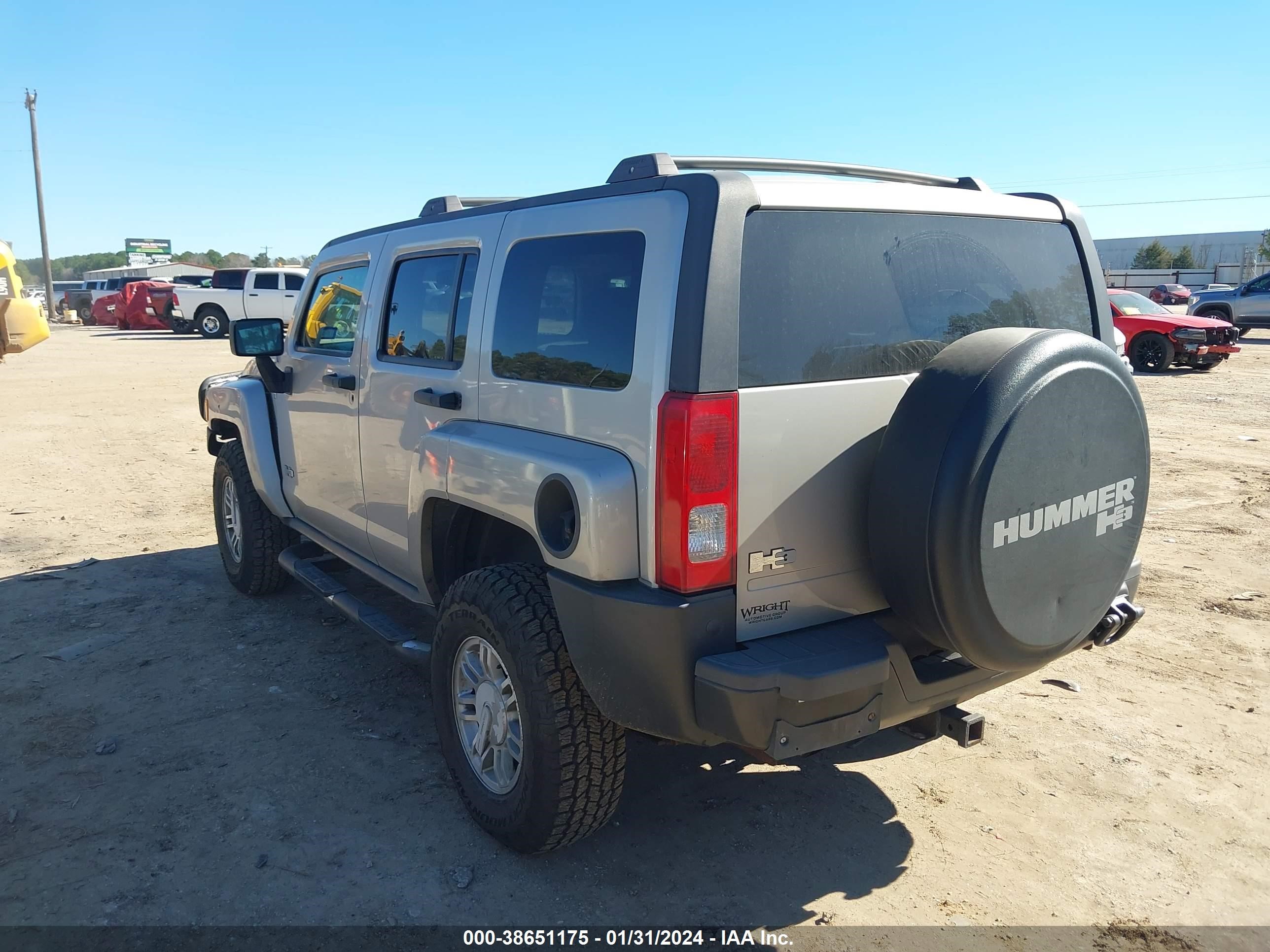 Photo 2 VIN: 5GTDN13EX78202722 - HUMMER H3 